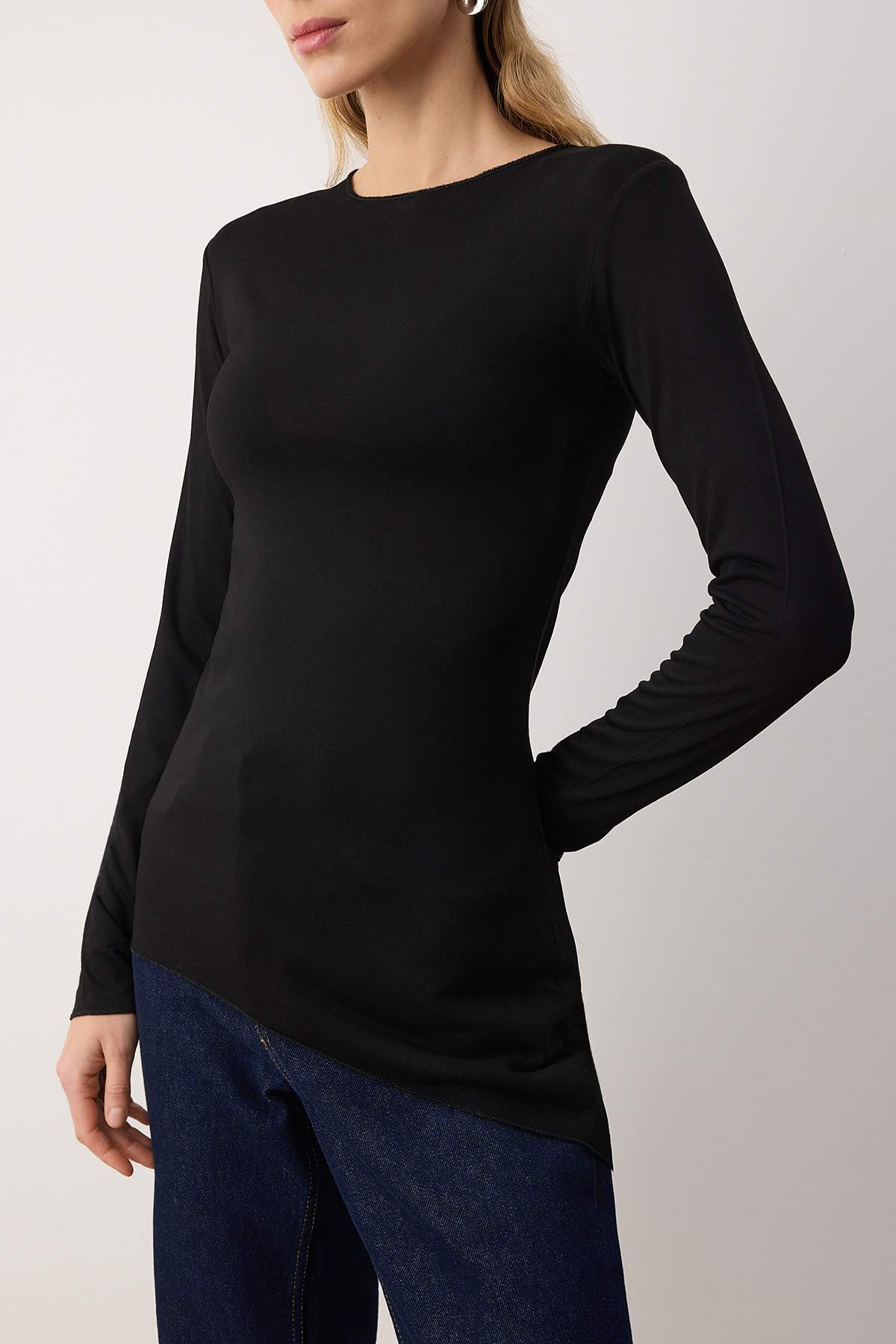 Trendyolmilla  Siyah Asimetrik Uzun Kollu Yumuşak Örme Bluz TWOAW26BZ00364 - Görsel 3