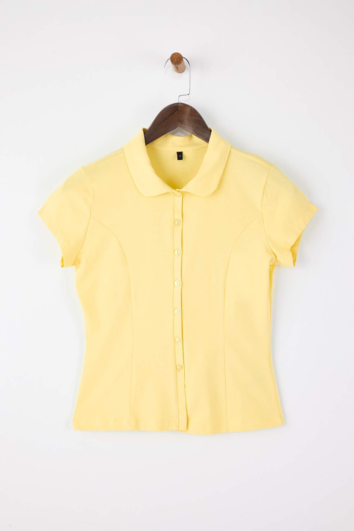 Trendyolmilla  Açık Sarı Fitted/Vücuda Oturan Bebe Yaka Düğmeli Pamuklu Esnek Örme Bluz TWOSS26BZ00188 - Görsel 5