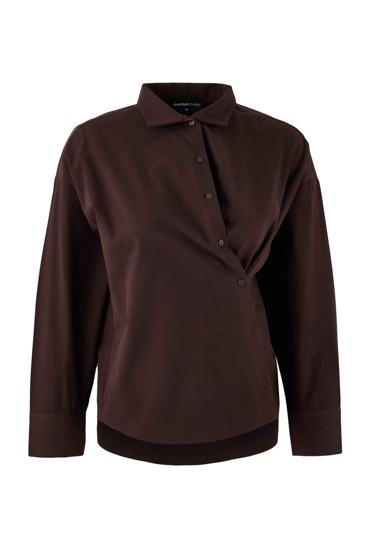 Trendyolmilla  Trendyol Studio Koyu Kahverengi Oversize Asimetrik Pamuklu Poplin Gömlek TWOAW26GO00106 - Görsel 5