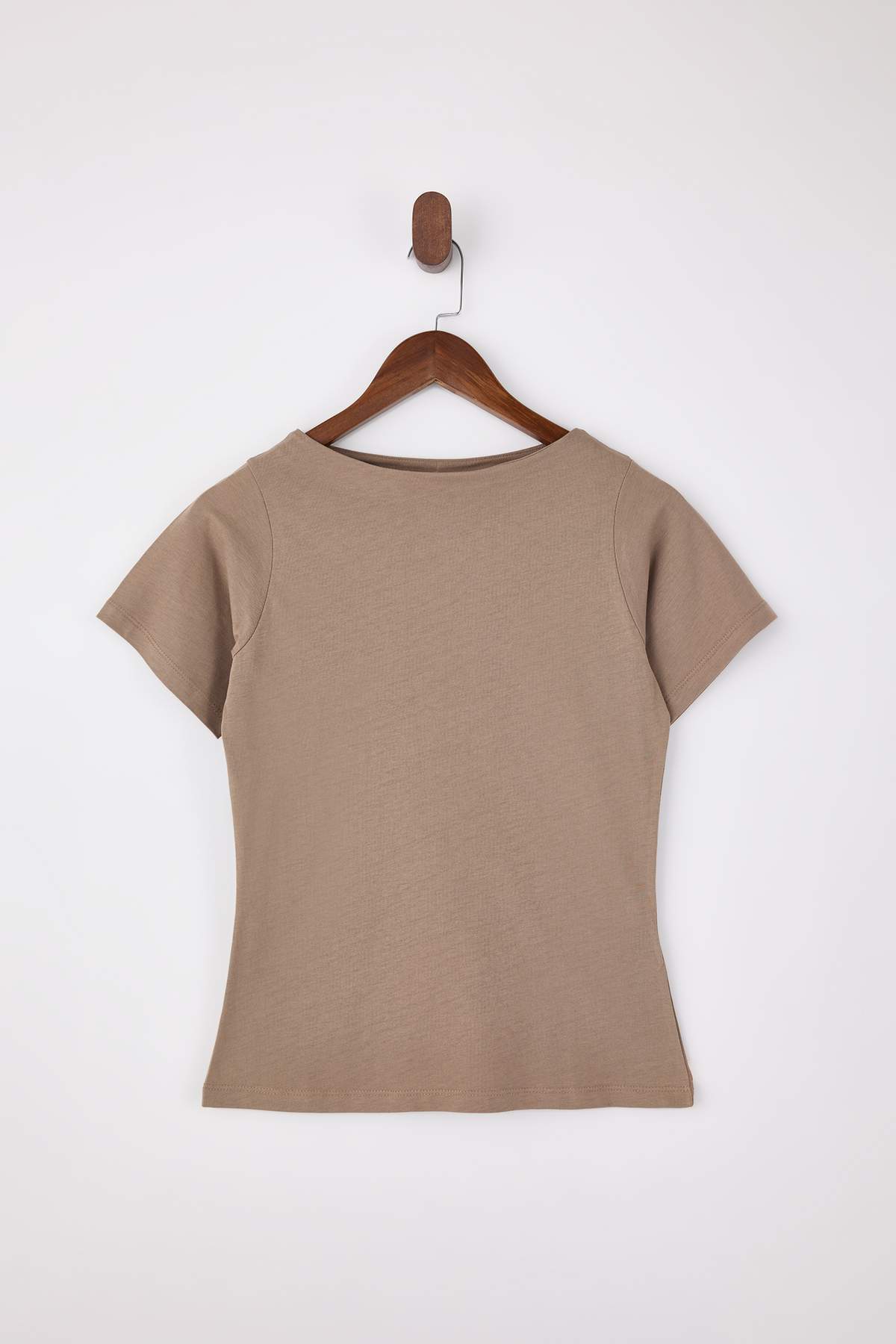 Trendyolmilla  Vizon Relaxed/Rahat Kalıp Kayık Yaka Kısa Kollu %100 Pamuk Örme T-Shirt TWOSS26TS00004 - Görsel 6