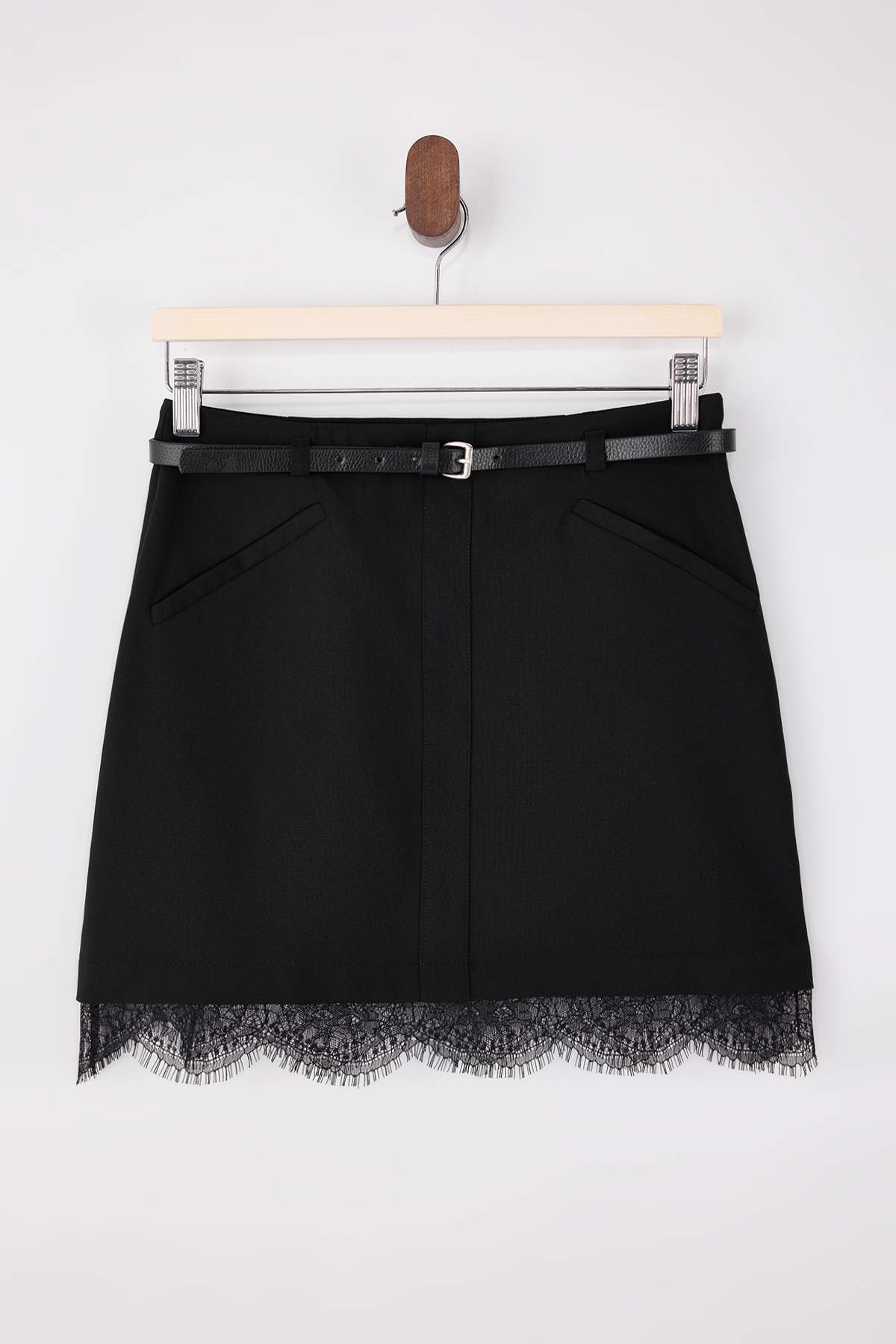 Trendyolmilla  Siyah Kemerli Etekucu Dantel Detaylı A-Line/Çan Kumaş Mini Etek TWOSS26ET00029 - Görsel 5