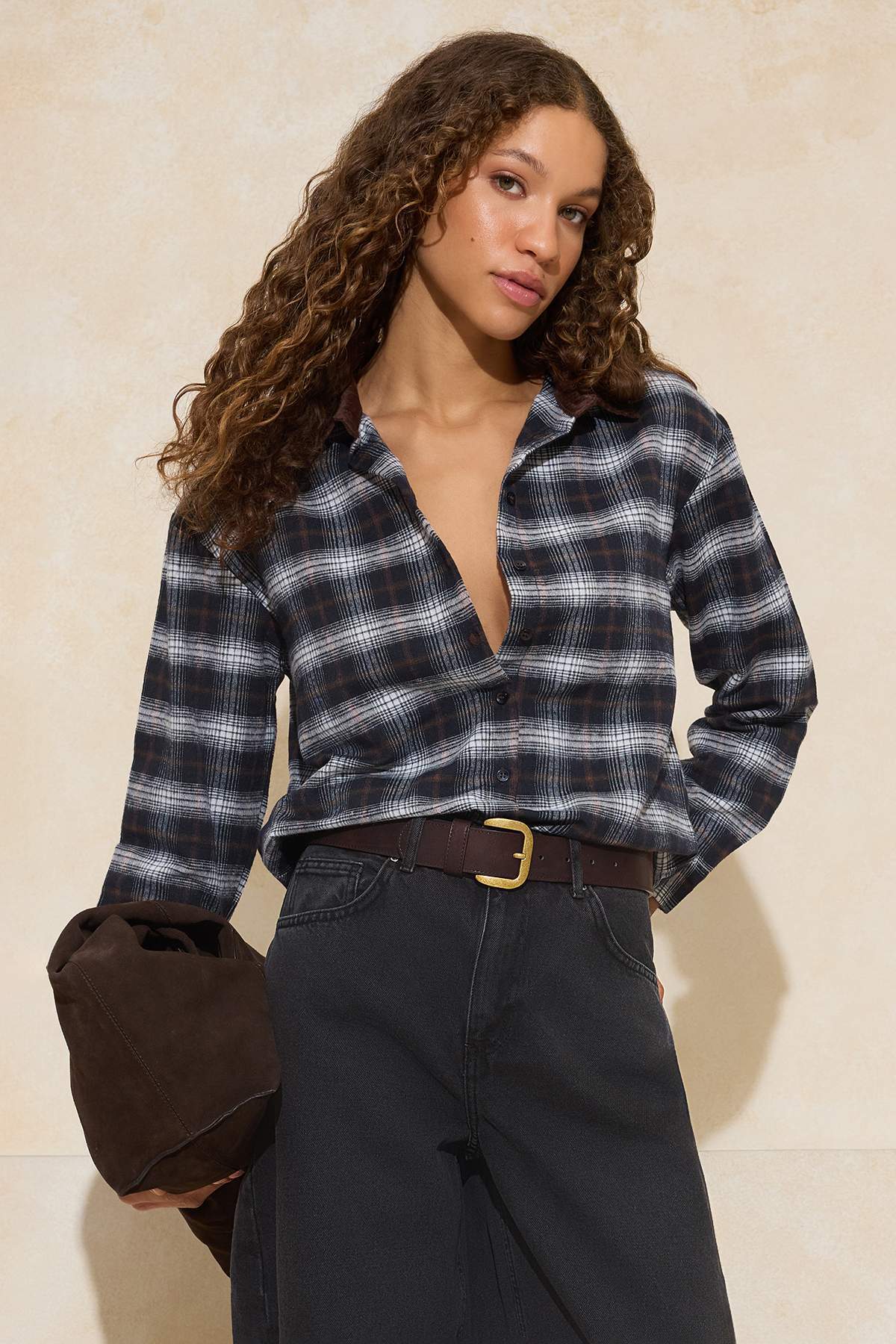 Trendyolmilla  Kahverengi Ekoseli Yakası Fitilli Oversize Kalıp Flanel Gömlek TWOSS26GO00038