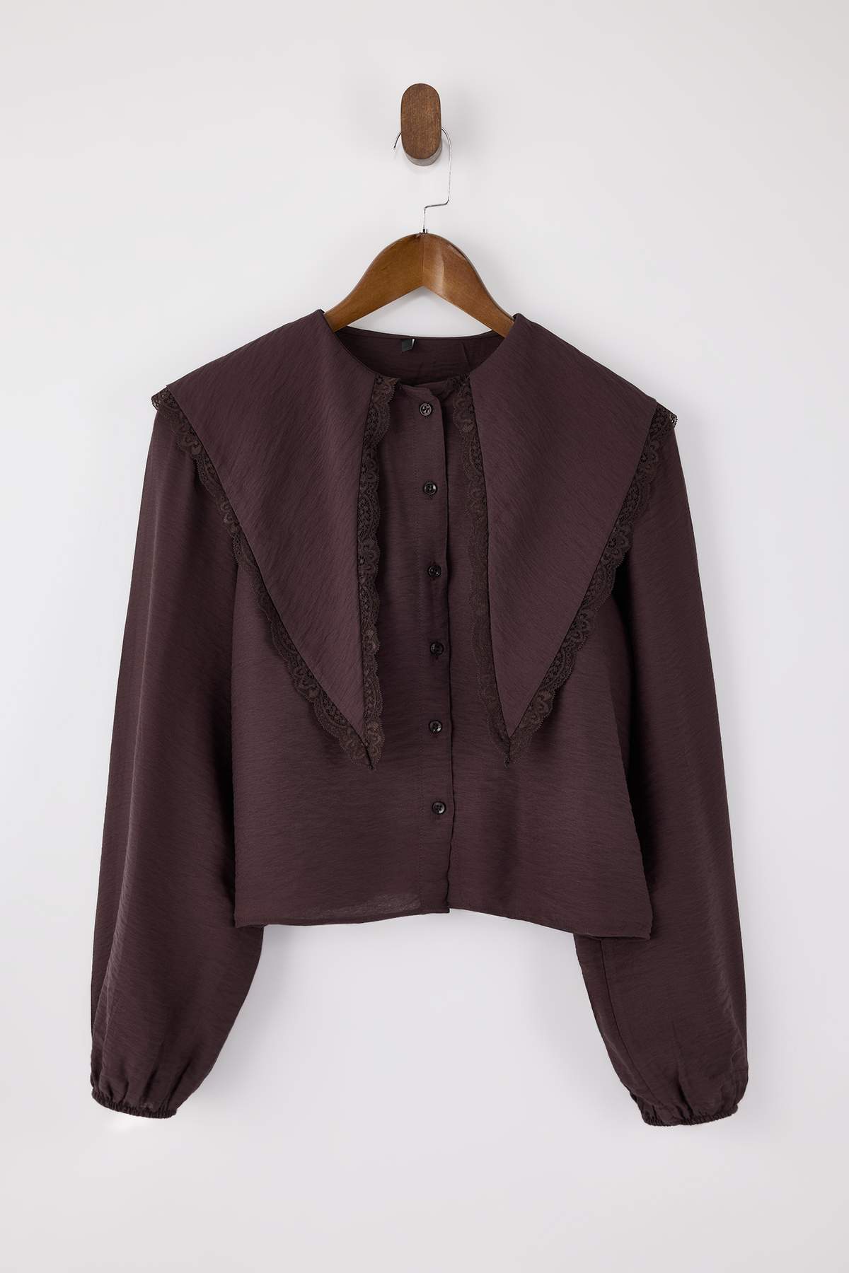 Trendyolmilla  Koyu Kahverengi Bebe Yaka Dantel Garnili Yumuşak Tuşeli Gömlek TWOSS26GO00012 - Görsel 5