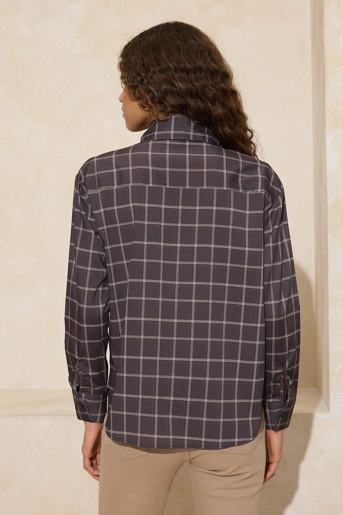 Trendyolmilla  Çok Renkli-Kahverengi Ekose Fular Detaylı Oversize/Geniş Kalıp Gömlek TWOSS26GO00009 - Görsel 4