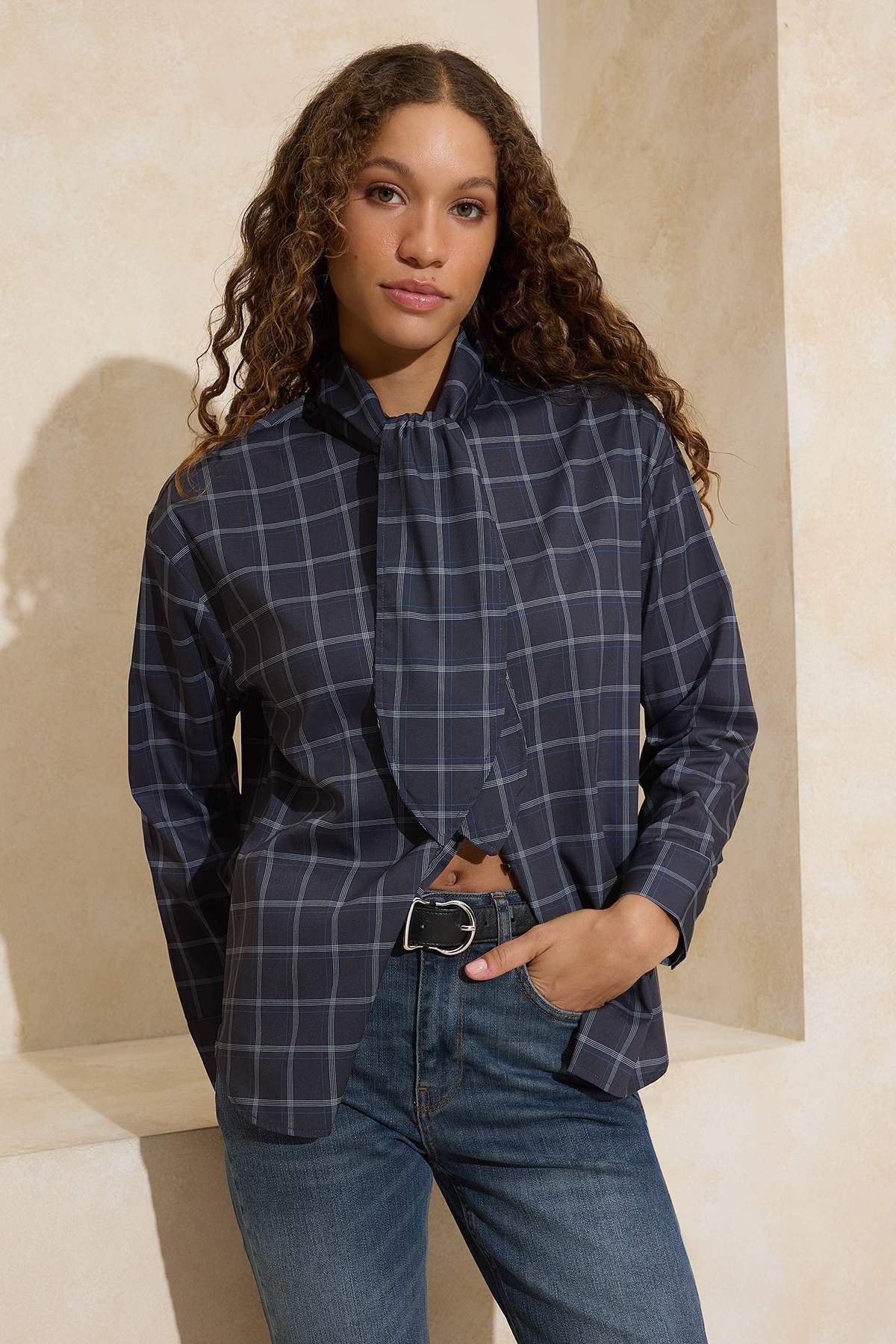 Trendyolmilla  Mavi-Çok Renkli Ekose Fular Detaylı Oversize/Geniş Kalıp Gömlek TWOSS26GO00009