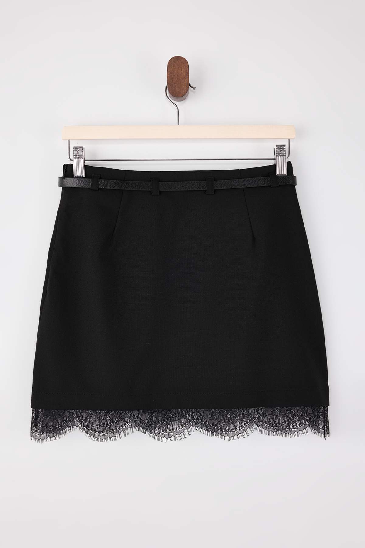 Trendyolmilla  Siyah Kemerli Etekucu Dantel Detaylı A-Line/Çan Kumaş Mini Etek TWOSS26ET00029 - Görsel 6