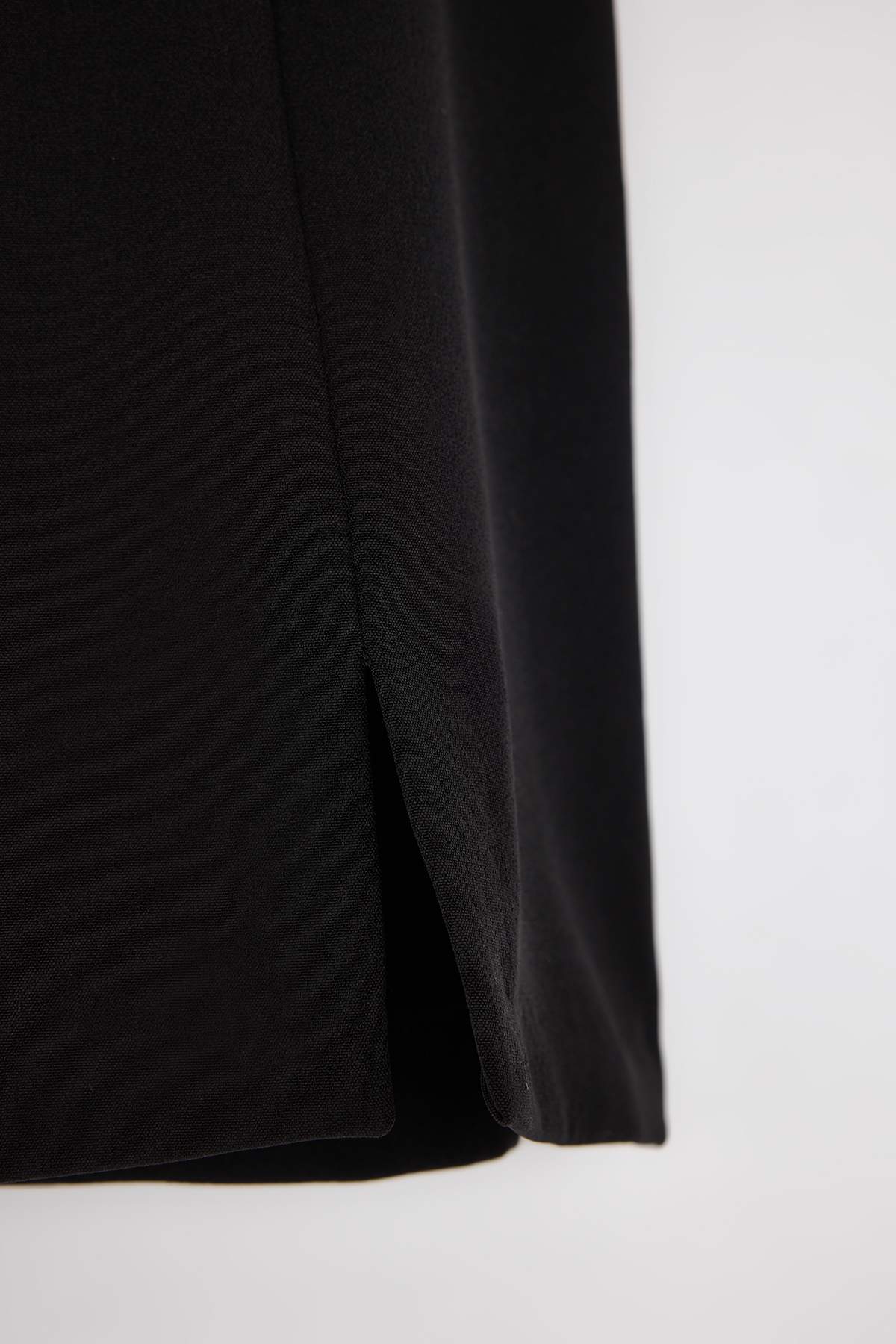 Trendyolmilla  Siyah Yırtmaç Detaylı Dokuma Kısa Mini Etek TWOSS26ET00028 - Görsel 6