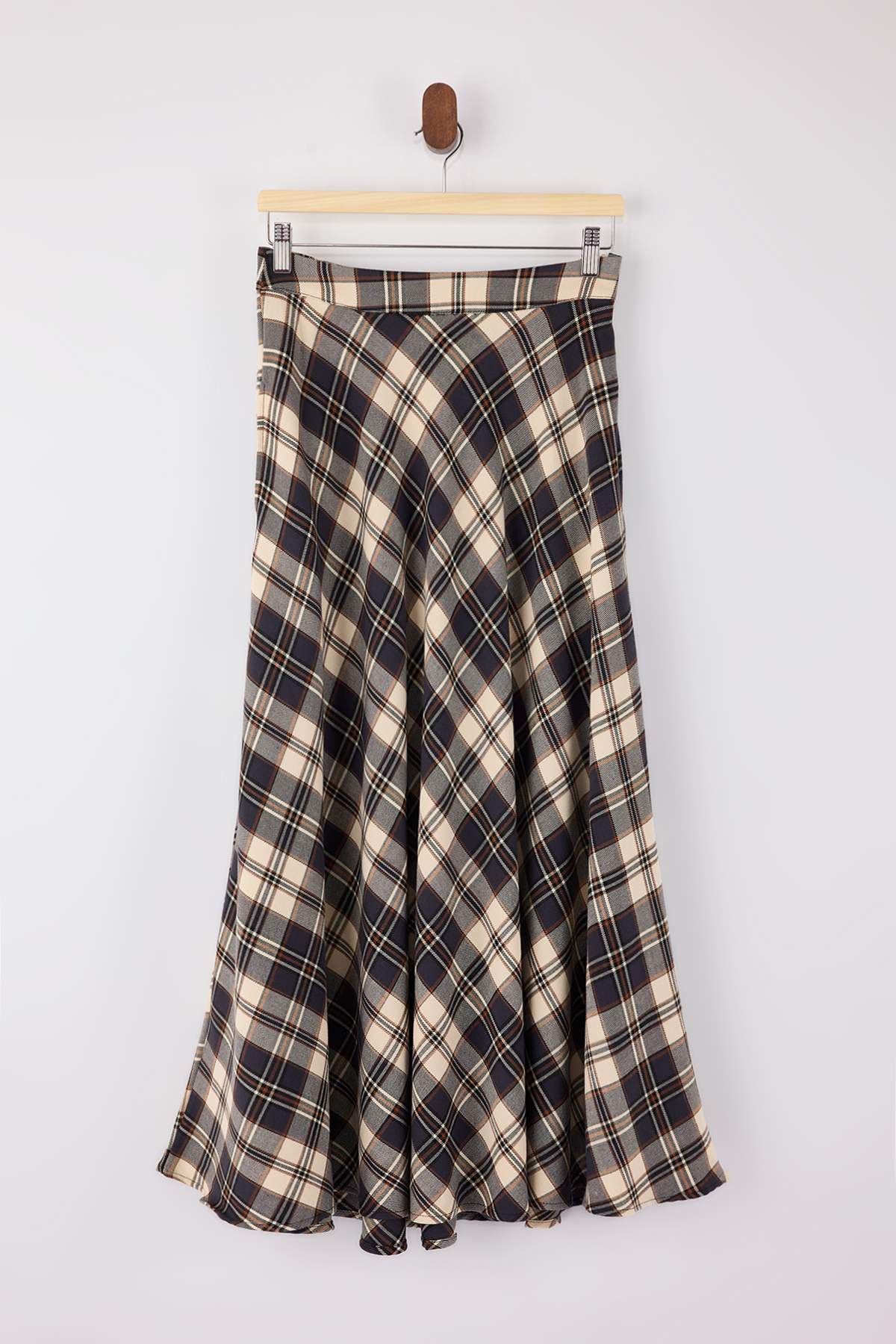 Trendyolmilla  Siyah Ekru Ekoseli Dokuma Uzun Maxi Kloş Etek TWOAW26ET00164 - Görsel 5