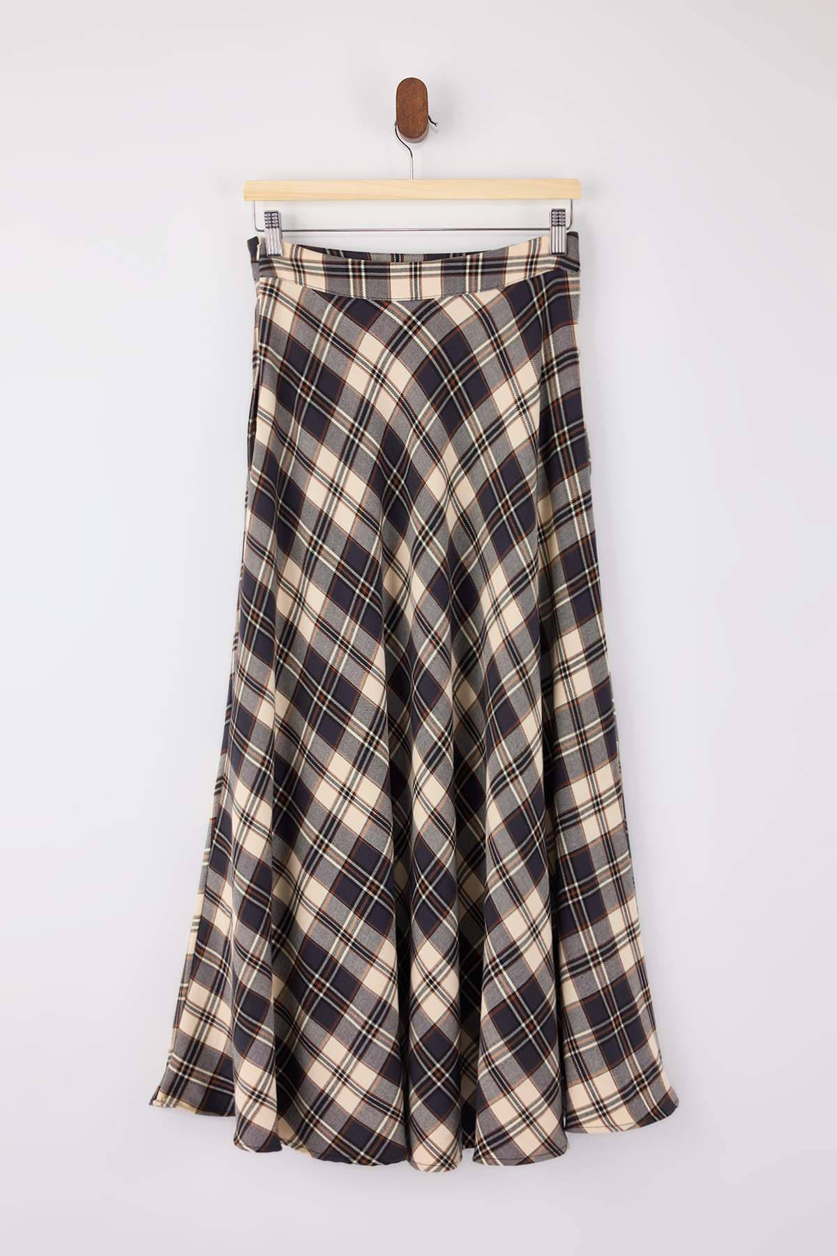 Trendyolmilla  Siyah Ekru Ekoseli Dokuma Uzun Maxi Kloş Etek TWOAW26ET00164 - Görsel 7