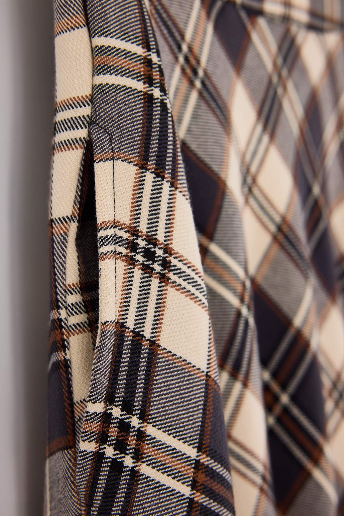 Trendyolmilla  Siyah Ekru Ekoseli Dokuma Uzun Maxi Kloş Etek TWOAW26ET00164 - Görsel 6