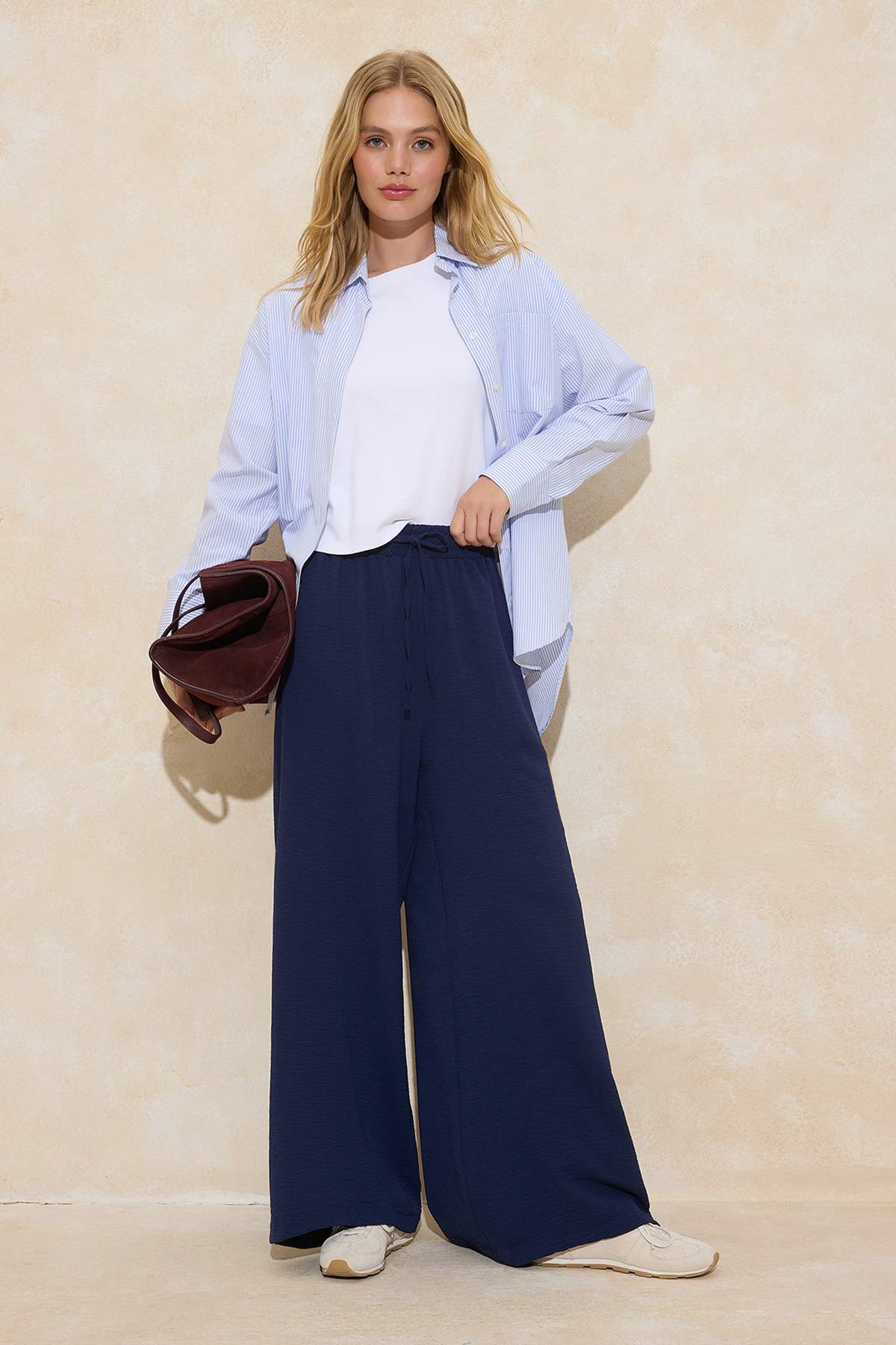 Trendyolmilla  Lacivert Wide Leg Bol Paça Dokuma Pantolon TCTSS22PL0240