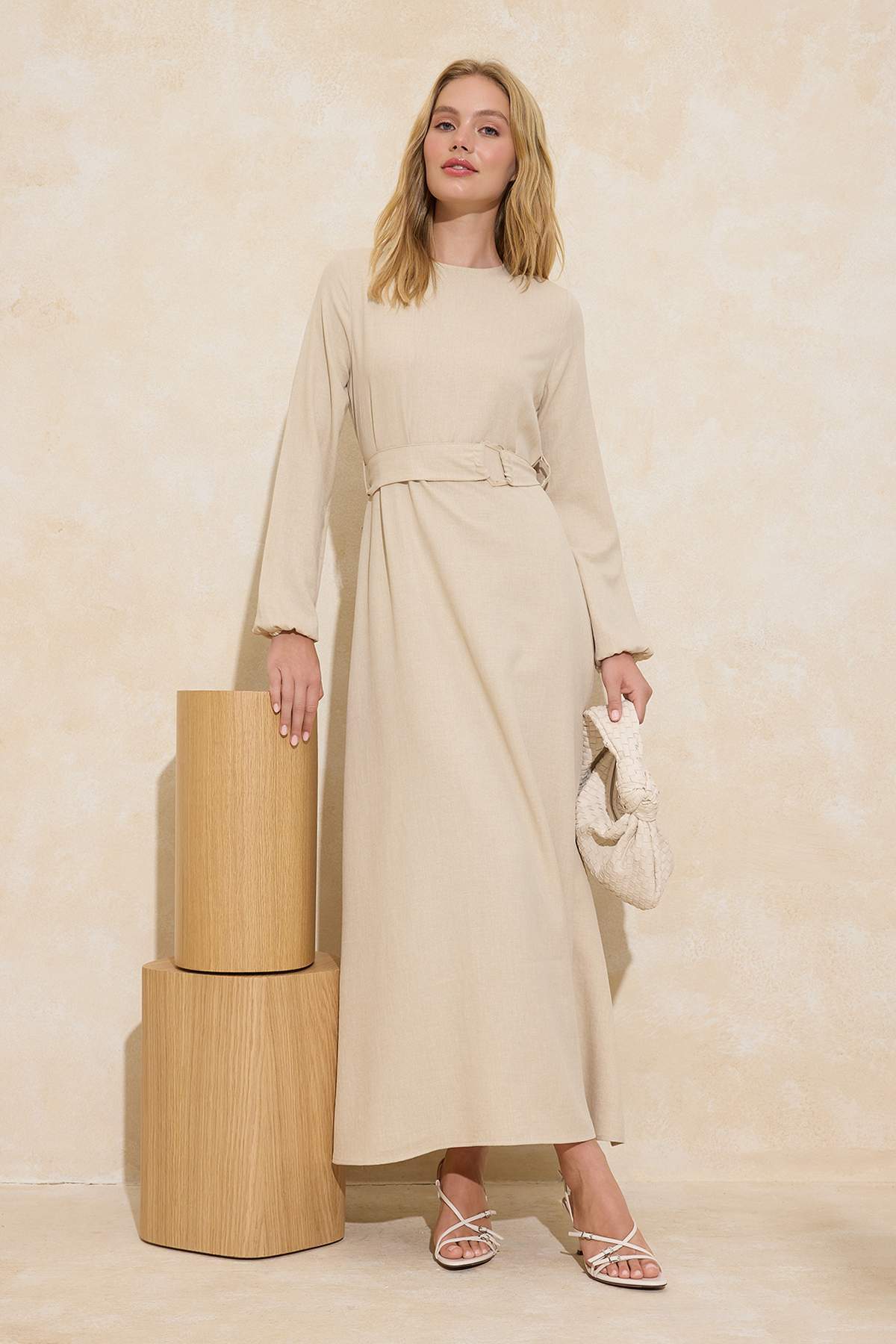 Trendyol Modest Steinbesetztes, ungefüttertes, flach gewebtes Hijab-Kleid in ...