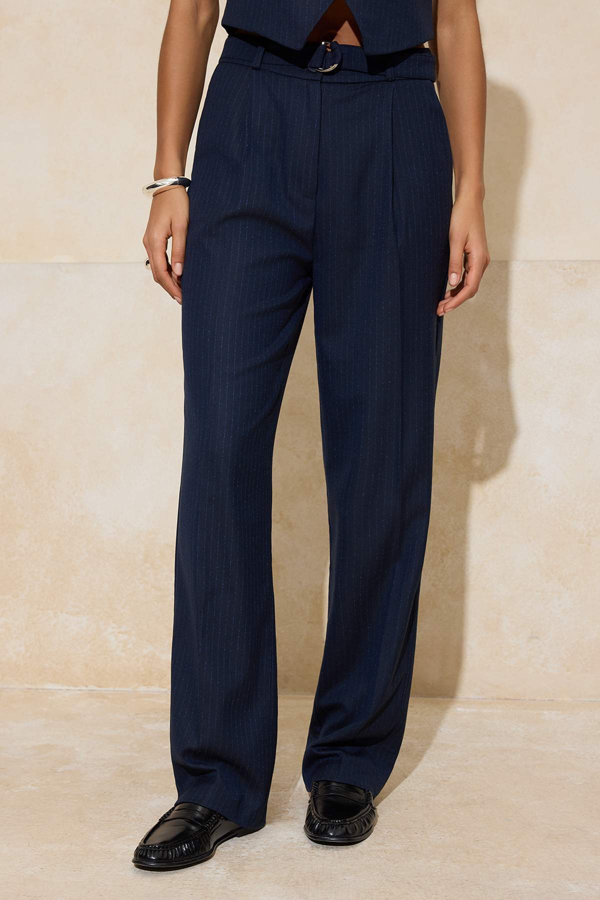 Trendyolmilla  Lacivert Kemerli Kendinden Çizgili Dokuma Wideleg/Geniş Paça Pantolon TWOSS26PL00007