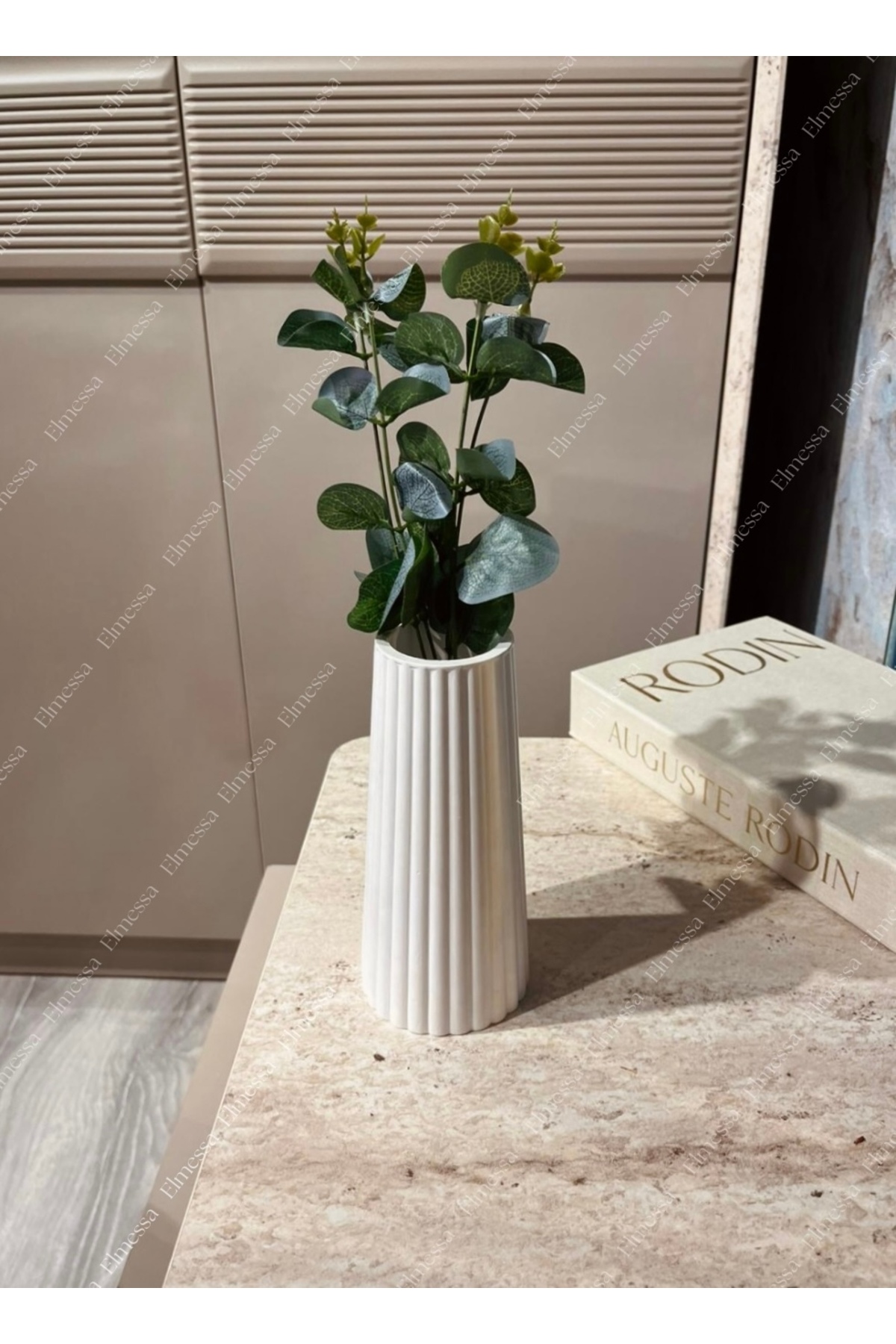 Decorative striped vase withvarnish -Artificial flowers included