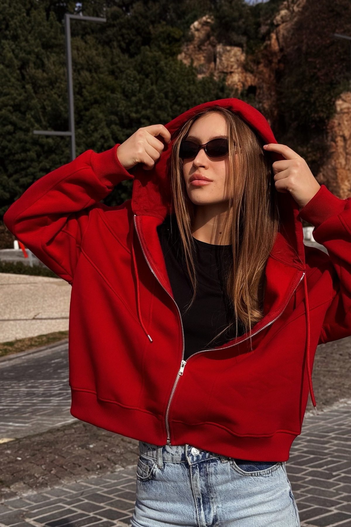 Le'Sluette  Kadın Oversize Pamuklu Önü Kesikli Metal Fermuarlı Kapüşonlu Sweatshirt Kırmızı - Görsel 5