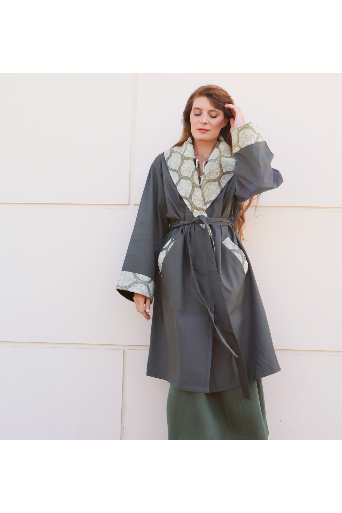 Su Koleksiyon  Şahmeran yakası kilim detaylı Su Geçirmez Jakarlı Kaftan - Görsel 3