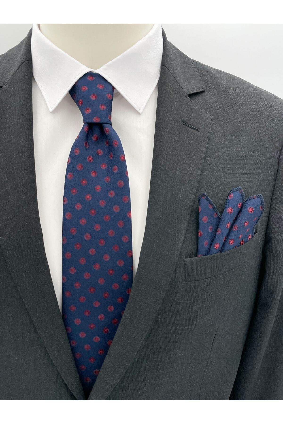  ست کراوات و دستمال جیبی طرح‌دار سرمه‌ای و زرشکی ۸ سانتی‌متری