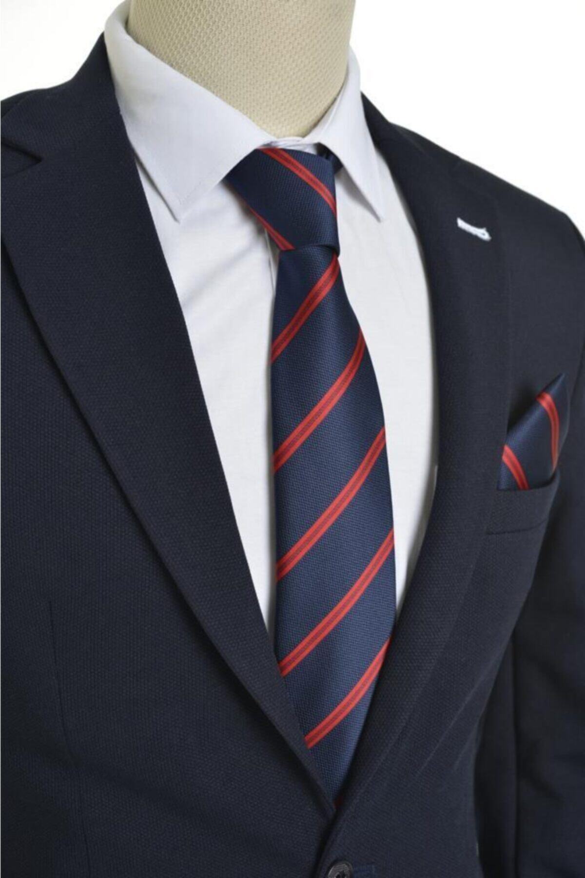  کراوات سرمه‌ای با نوار قرمز ۸ سانتی‌متری و دستمال جیبی
