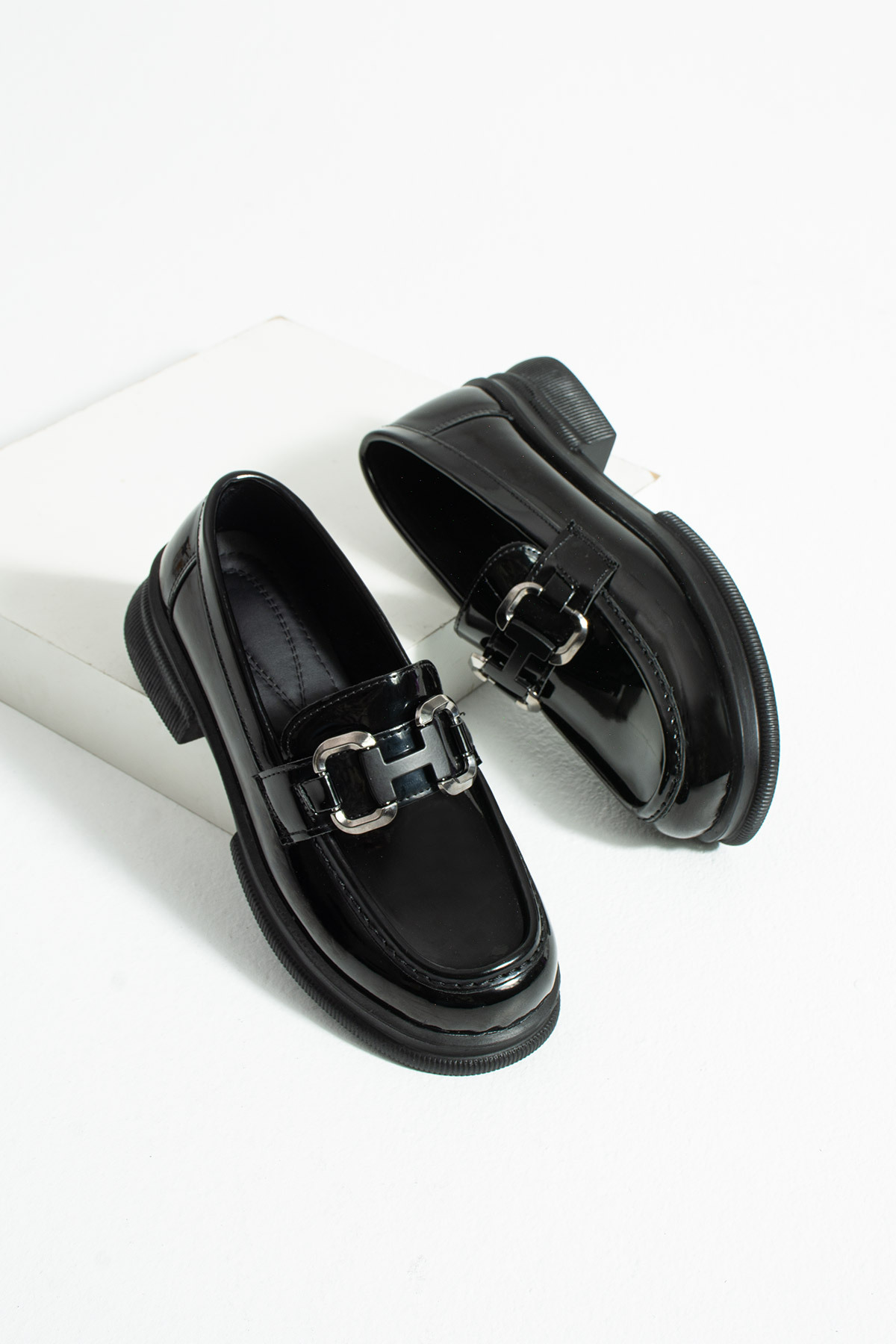 guijarro  Kalın Tabanlı Siyah Rugan H Tokalı Kadın Loafer Ayakkabı - Görsel 4