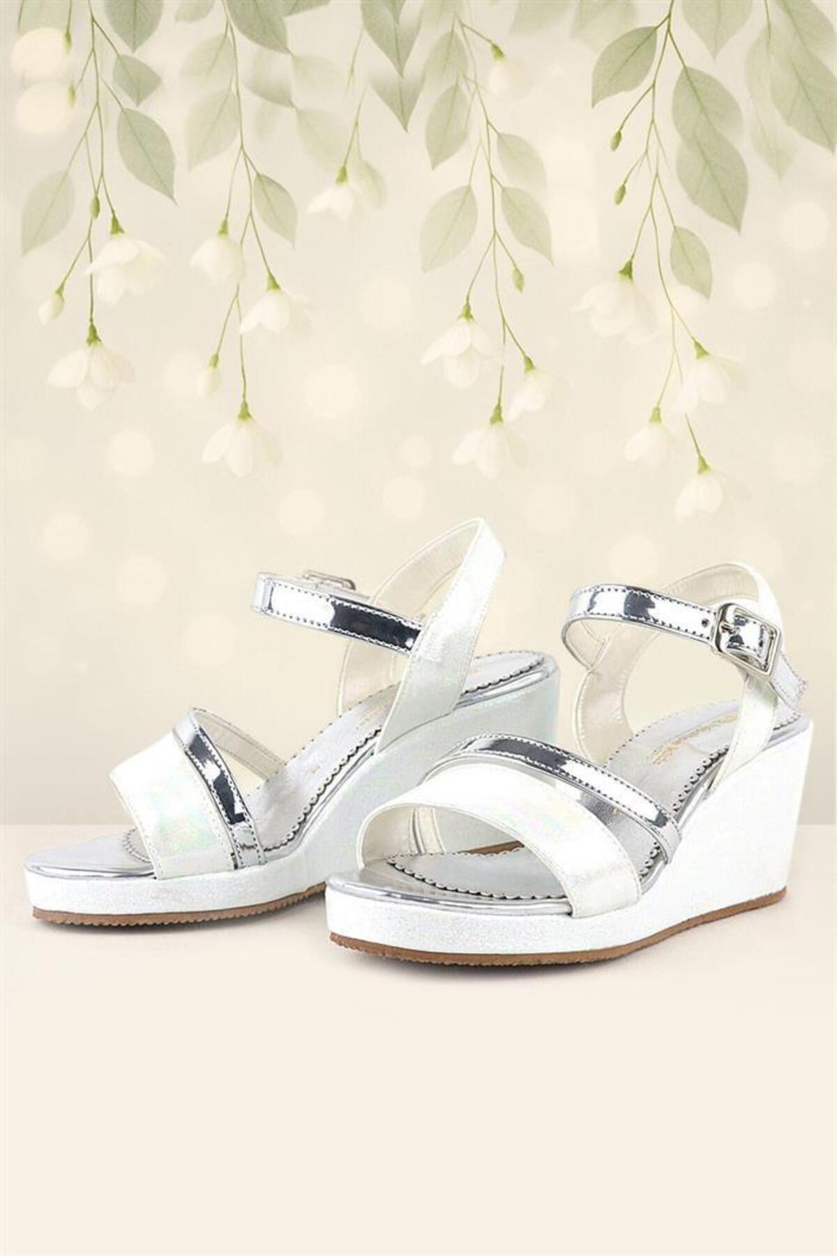 Aurora Ecru Girls' Heeled Shoes