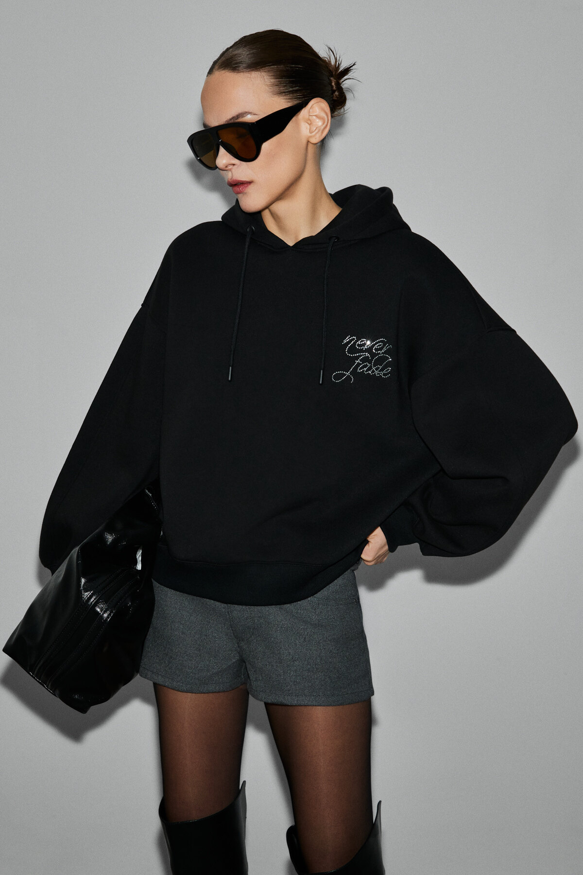 GRIMELANGE  ASTERELLE Kadın Pamuklu İçi Polarlı Oversize Kapüşonlu Sırtcı Patch Detaylı Siyah Sweatshirt