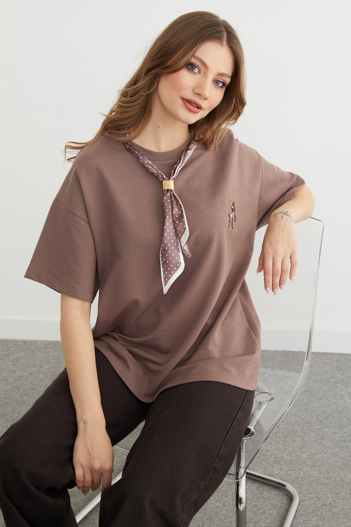 Fullamoda  Fular Detaylı Bisiklet Yaka Nakışlı Oversize Tişört - Görsel 4