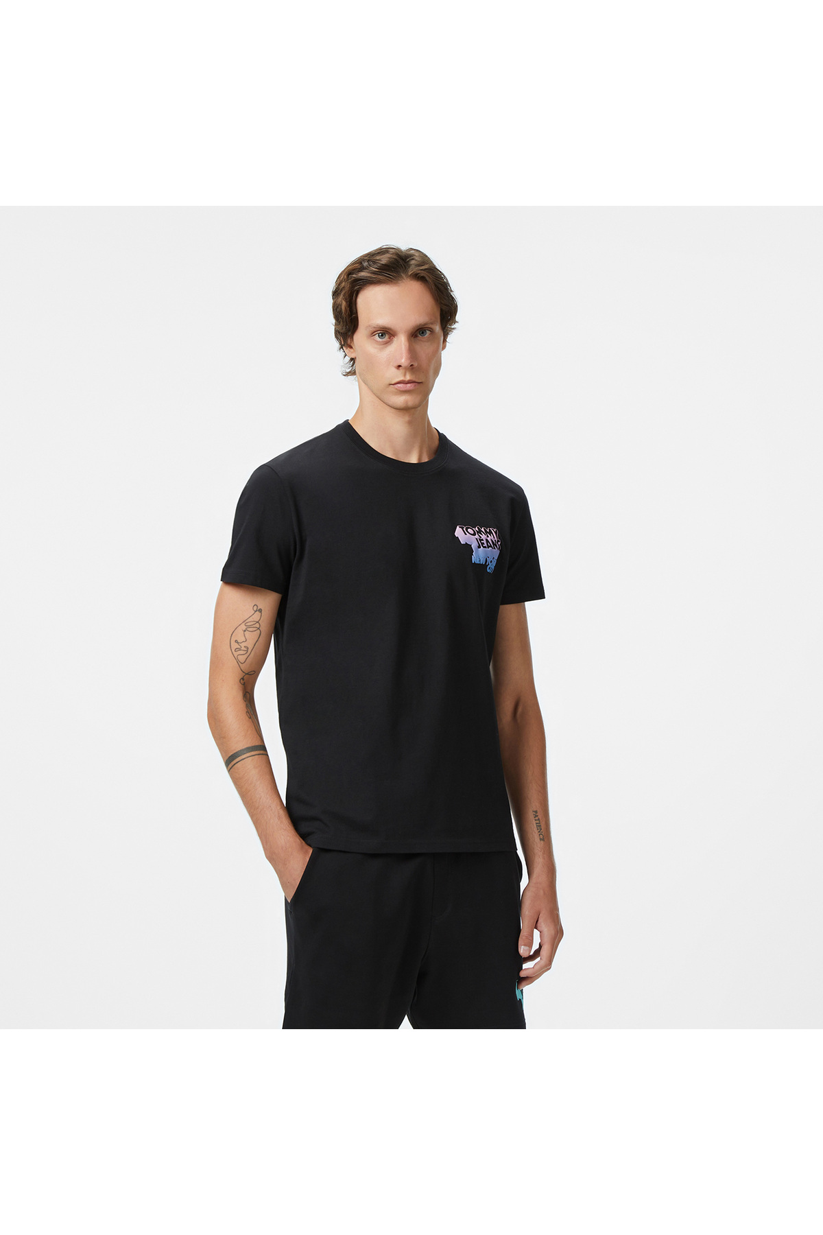 تامی هیلفیگر تی‌شرت مردانه مشکی طرح ستاره تامی جینز