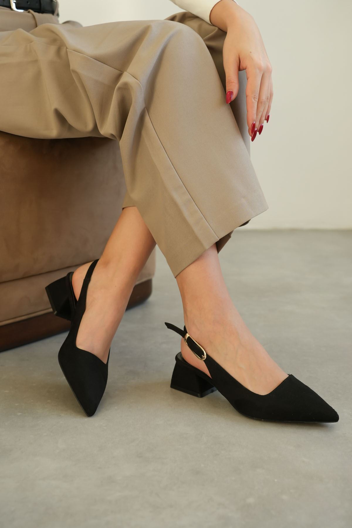 GOFFSHOES  Kadın Mely Tokalı Kısa Topuklu Ayakkabı - Siyah Süet - Görsel 2