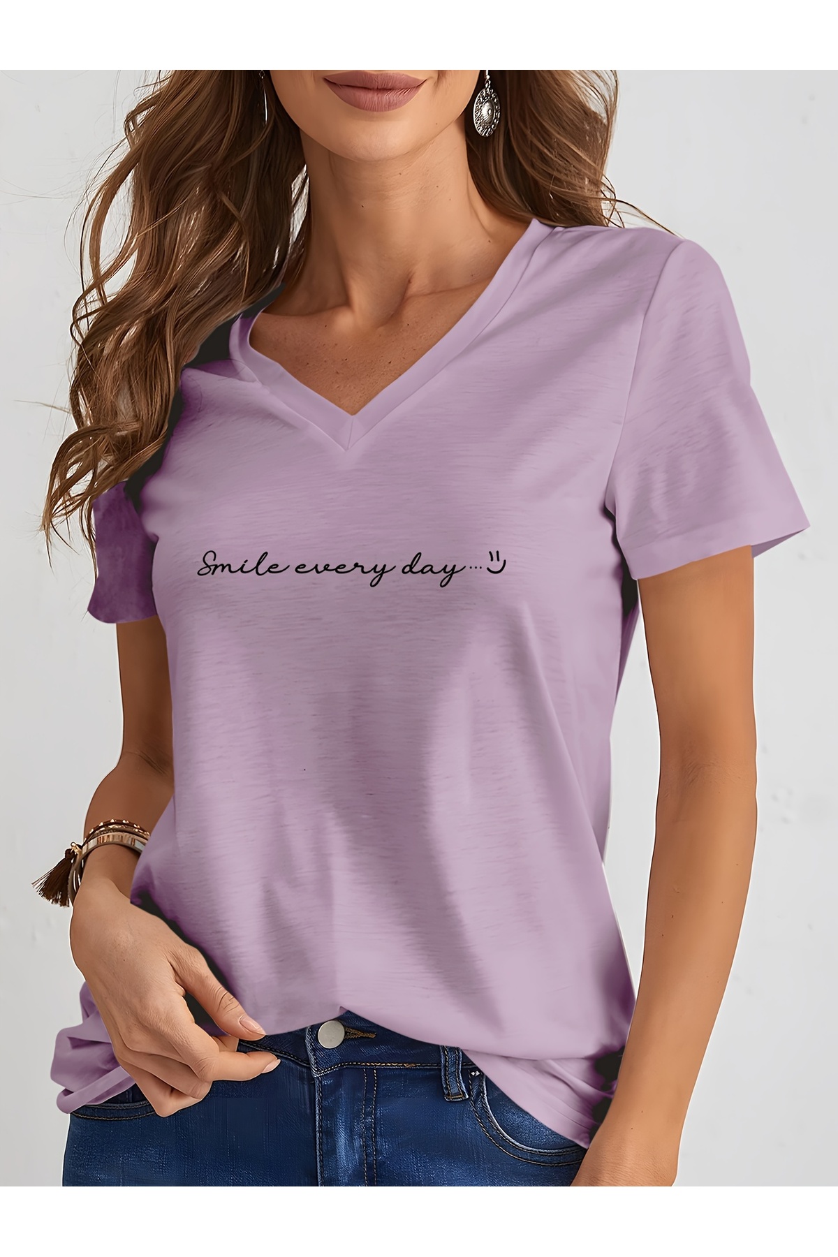 mercoledi Μπλουζάκι με λαιμόκοψη σε σχήμα V με τύπωμα Άνετο και κανονικό μπλο...