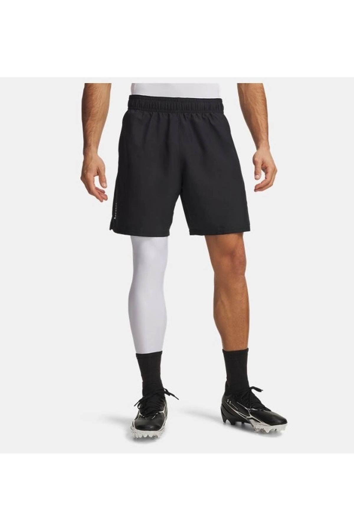 آندر آرمور شلوارک مردانه مشکی بافته شده با حروف وردمارک Ua Tech، کد ۱۳۸۳۳۵۶-۰۰۱