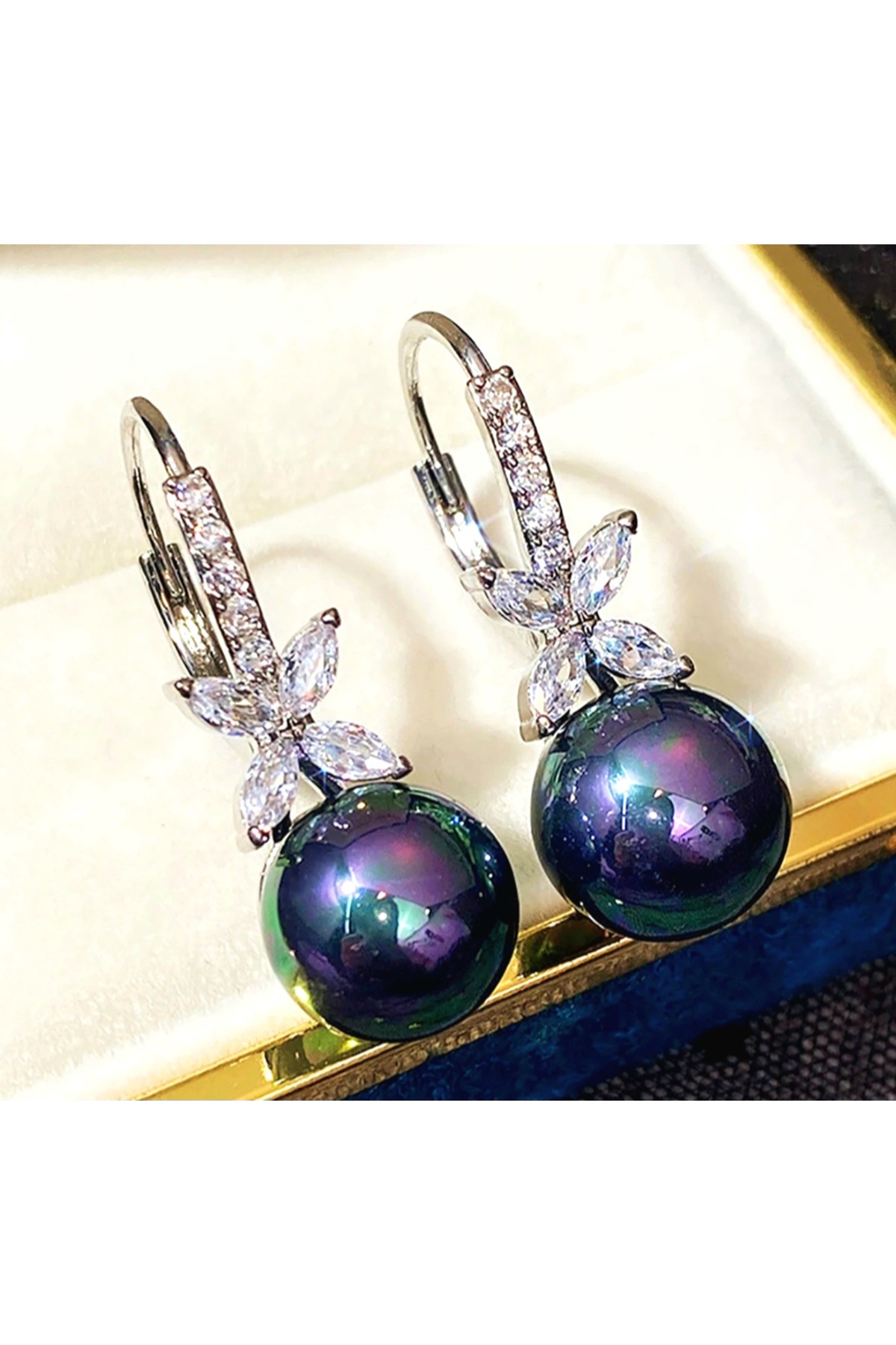 Luxury Earrings with Zircon Stone and Natural black pearls