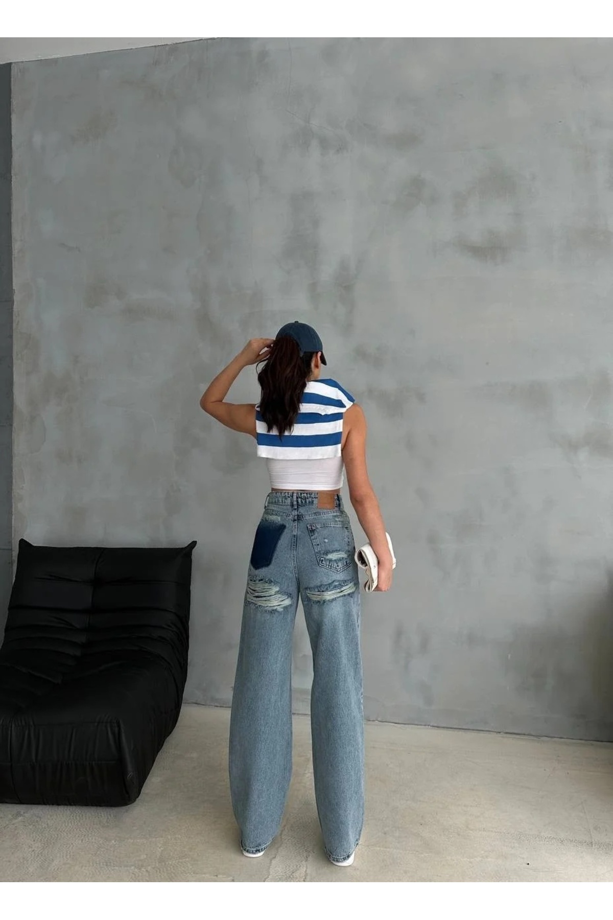 ADAMODA.RO Τζιν με φαρδύ μπατζάκι και σχέδιο με σκισμένη πλάτη