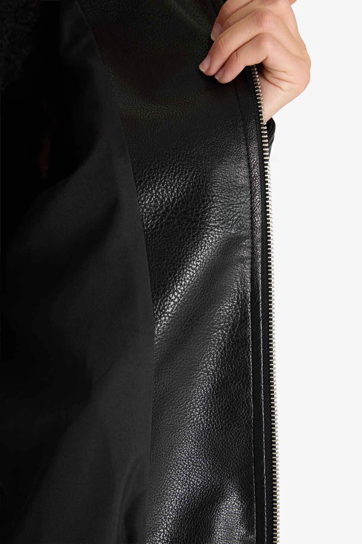 Defacto  Dad Fit Siyah Kadın Deri Ceket G4994AX/BK81 - Görsel 4