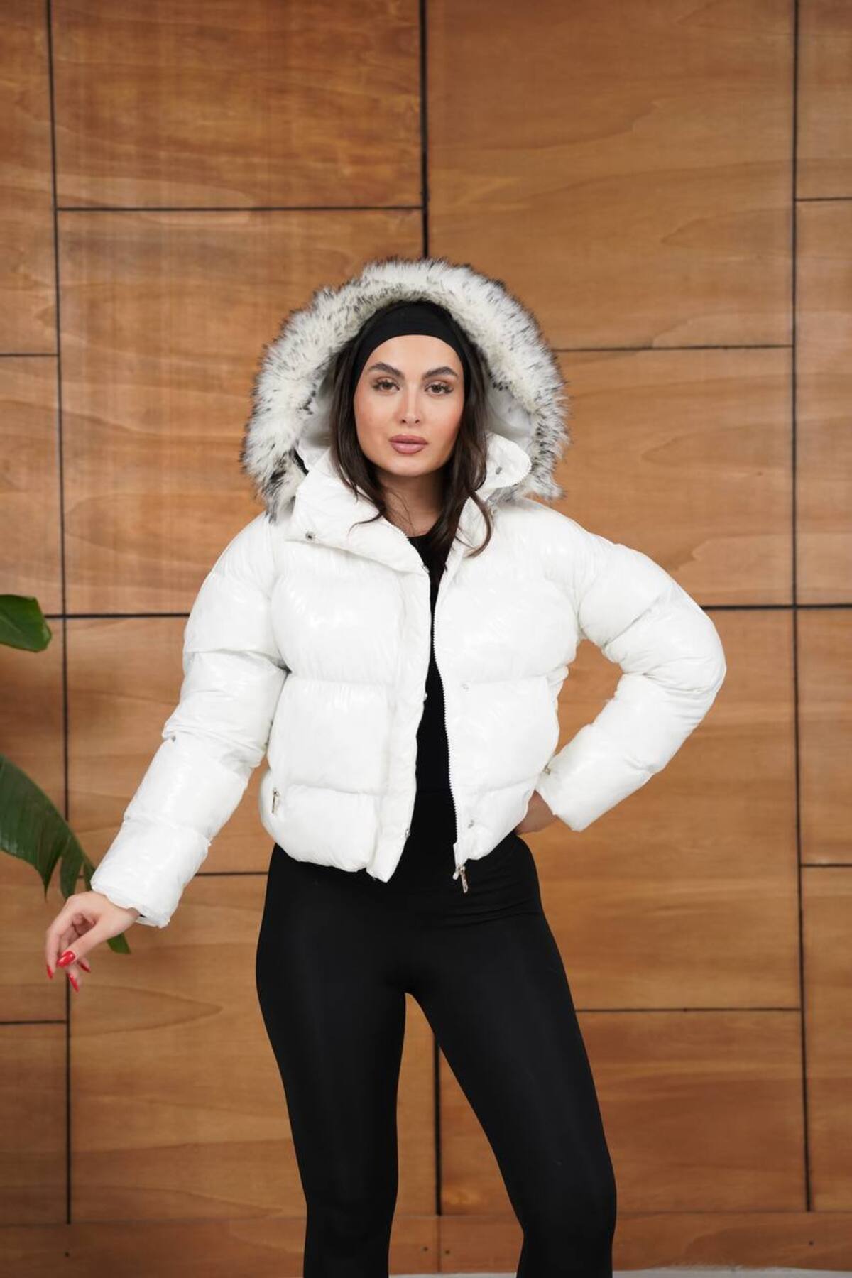 Doudoune courte matelassée à capuche doublée pour femme - Chaude et élégante - Görsel 3