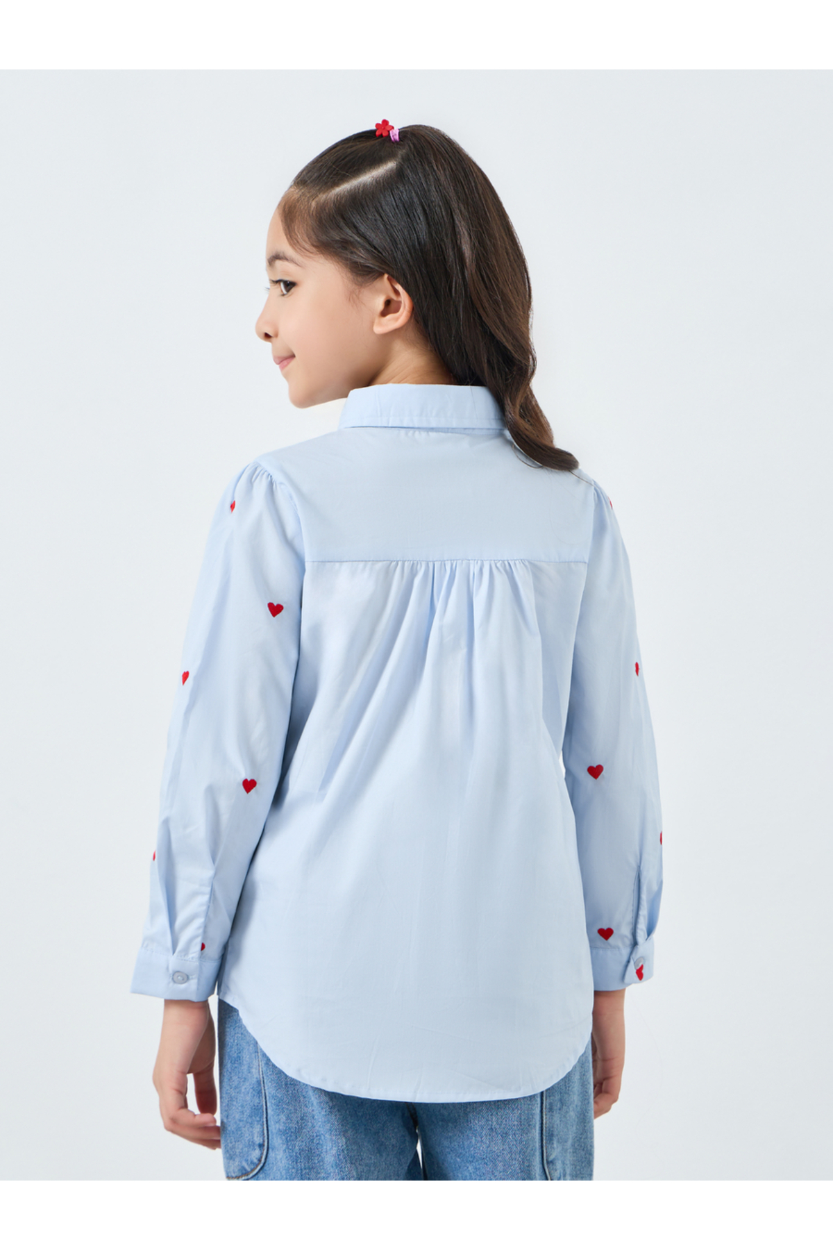 قميص قطني مطرز بقلب أزرق للبنات