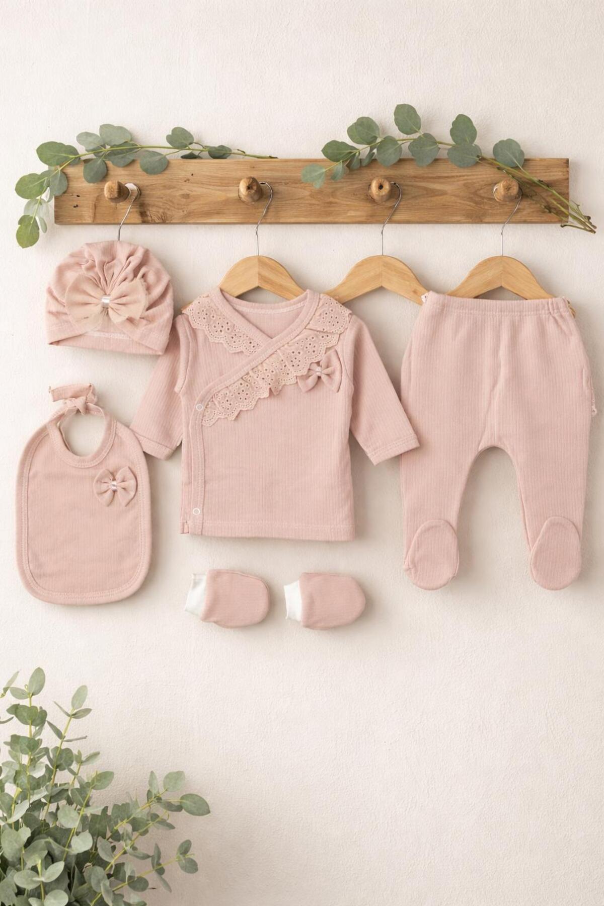 BYS BABY FASHION Mevsimlik %100 Pamuklu 5'li Fiyonklu Fistolu Yenidoğan Kız Bebek Hastane Çıkış Zıbın Seti Kutulu fotoğrafı 2 (önizleme)