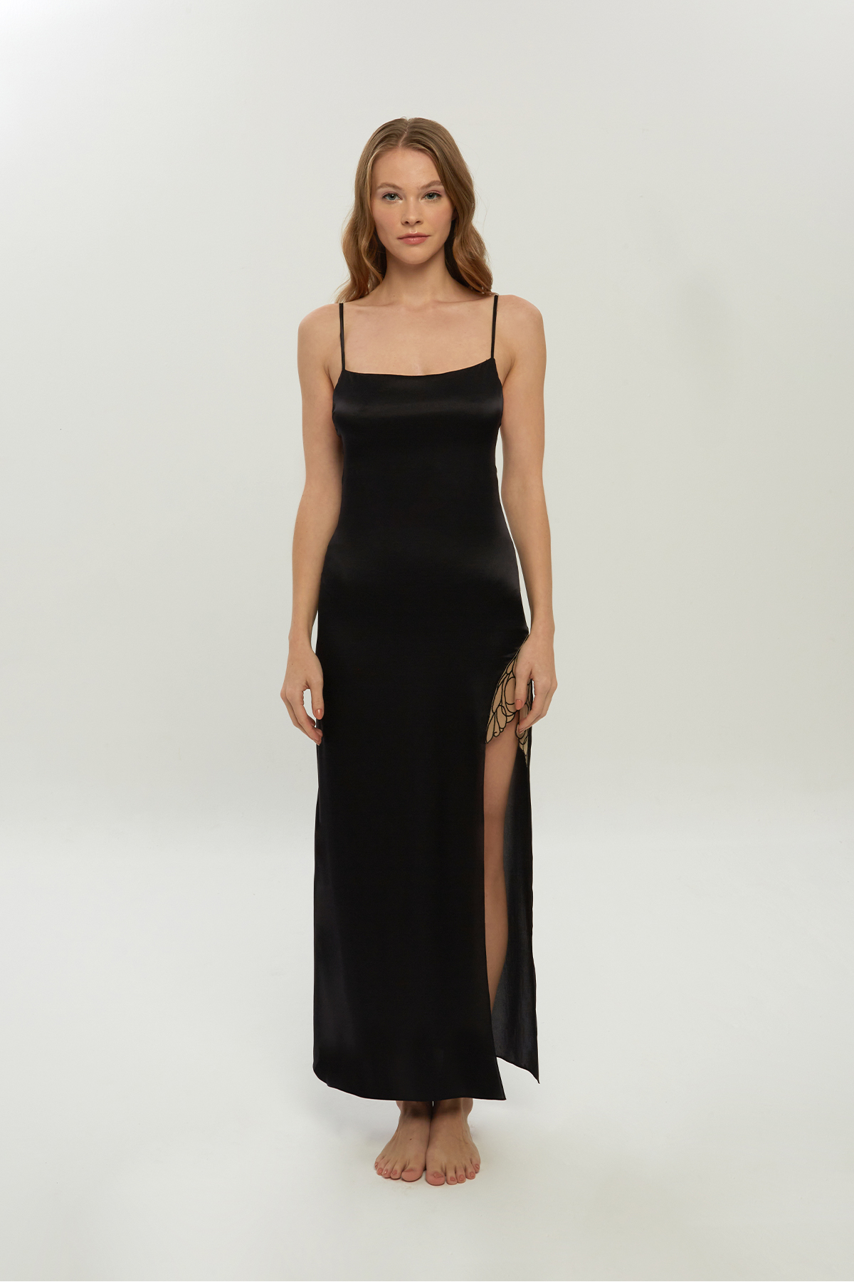 Valnue Lingerie LUNA NAKIŞ DETAYLI YIRTMAÇLI İPEK GECELİK