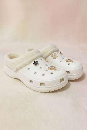 KARDEŞLER ÇORAP Beyaz Renk İçi Peluş Gold Tokalı Sabo Terlik