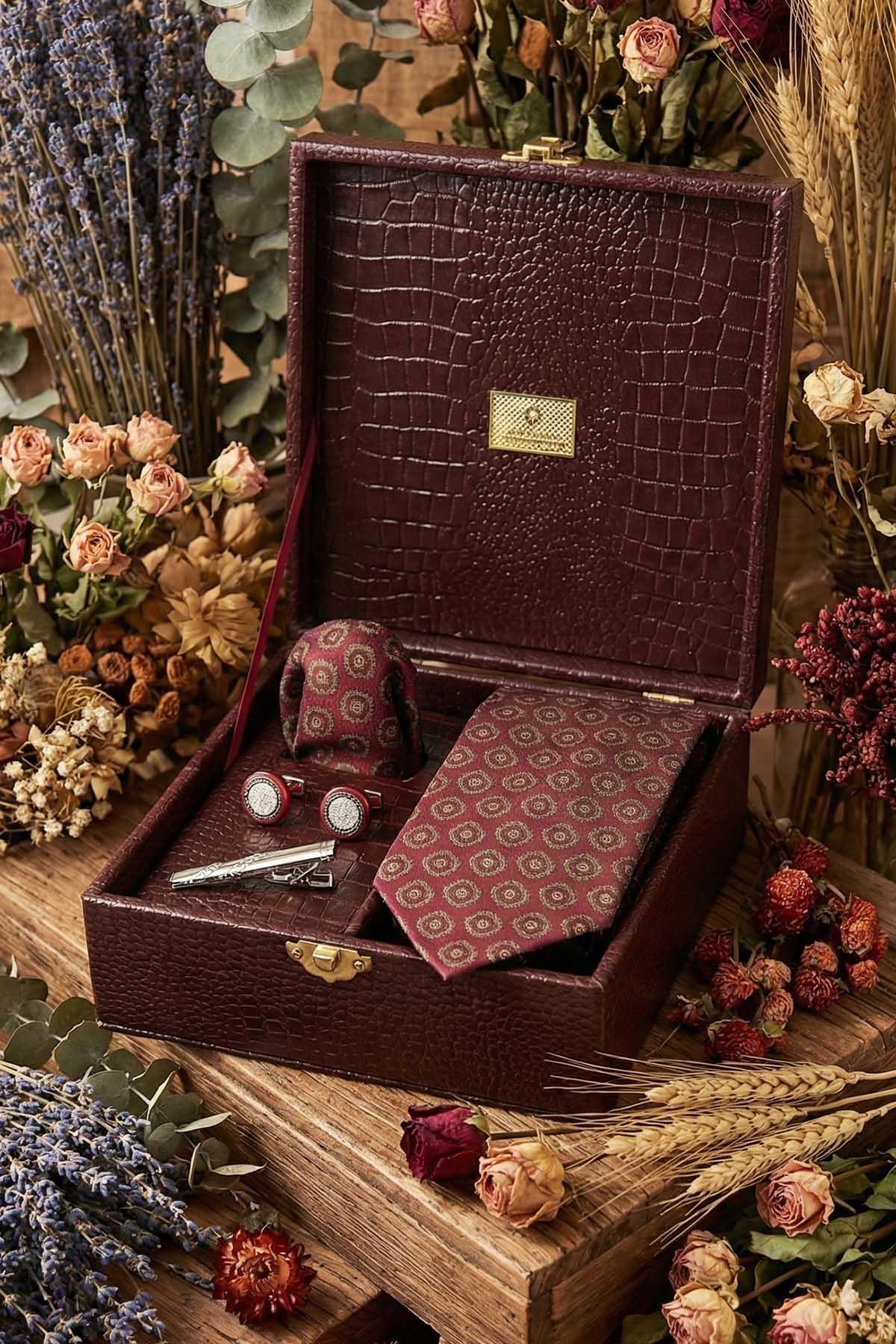  جعبه هدیه مردانه زرشکی - کراوات، دکمه سرآستین، سنجاق کراوات KMK119