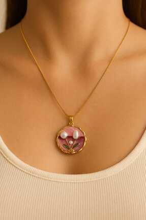 Glimz Jewelry Pembe Mineli İnci Çiçekli İşlemeli Çelik Kolye