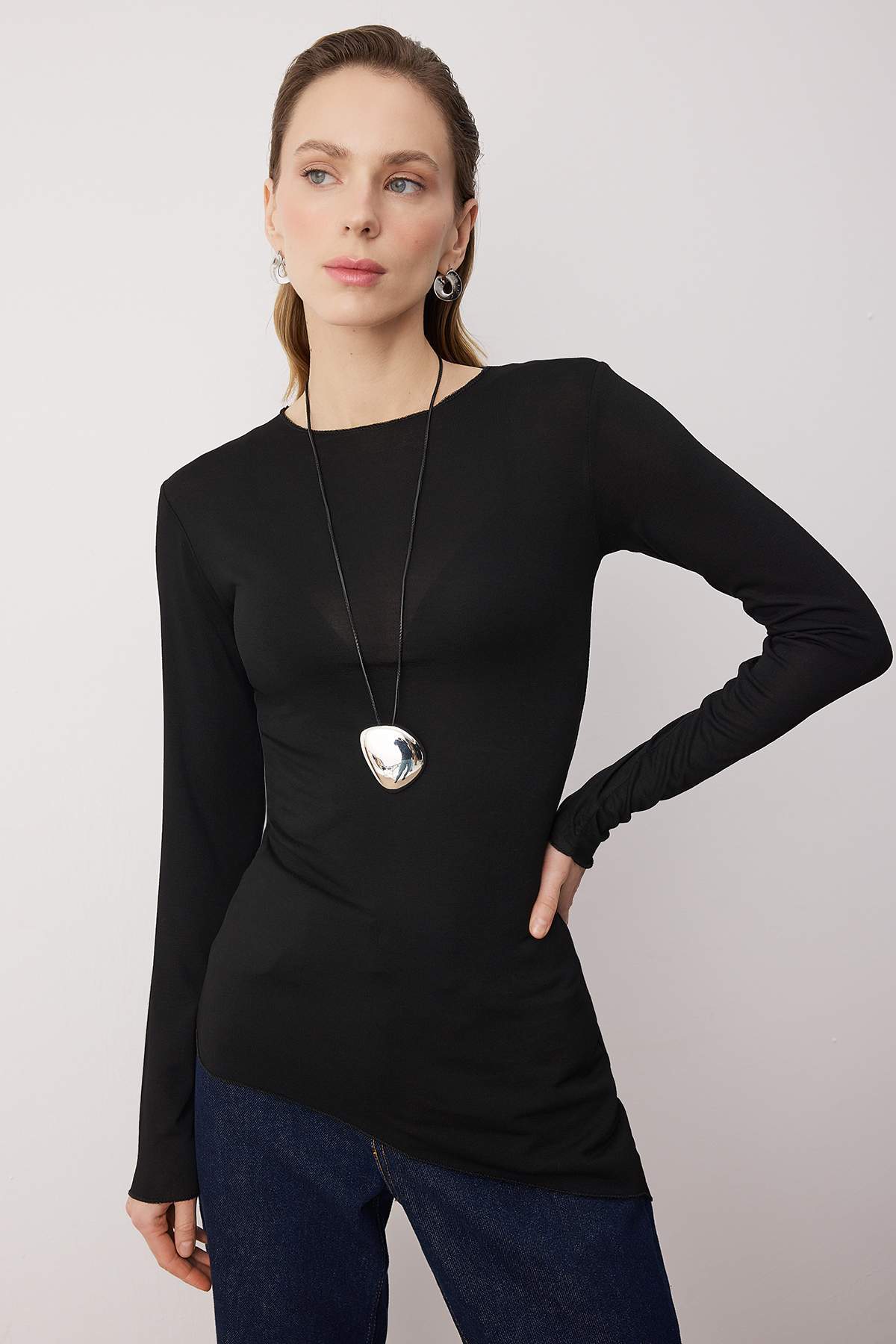 Trendyolmilla  Siyah Asimetrik Uzun Kollu Yumuşak Örme Bluz TWOAW26BZ00364