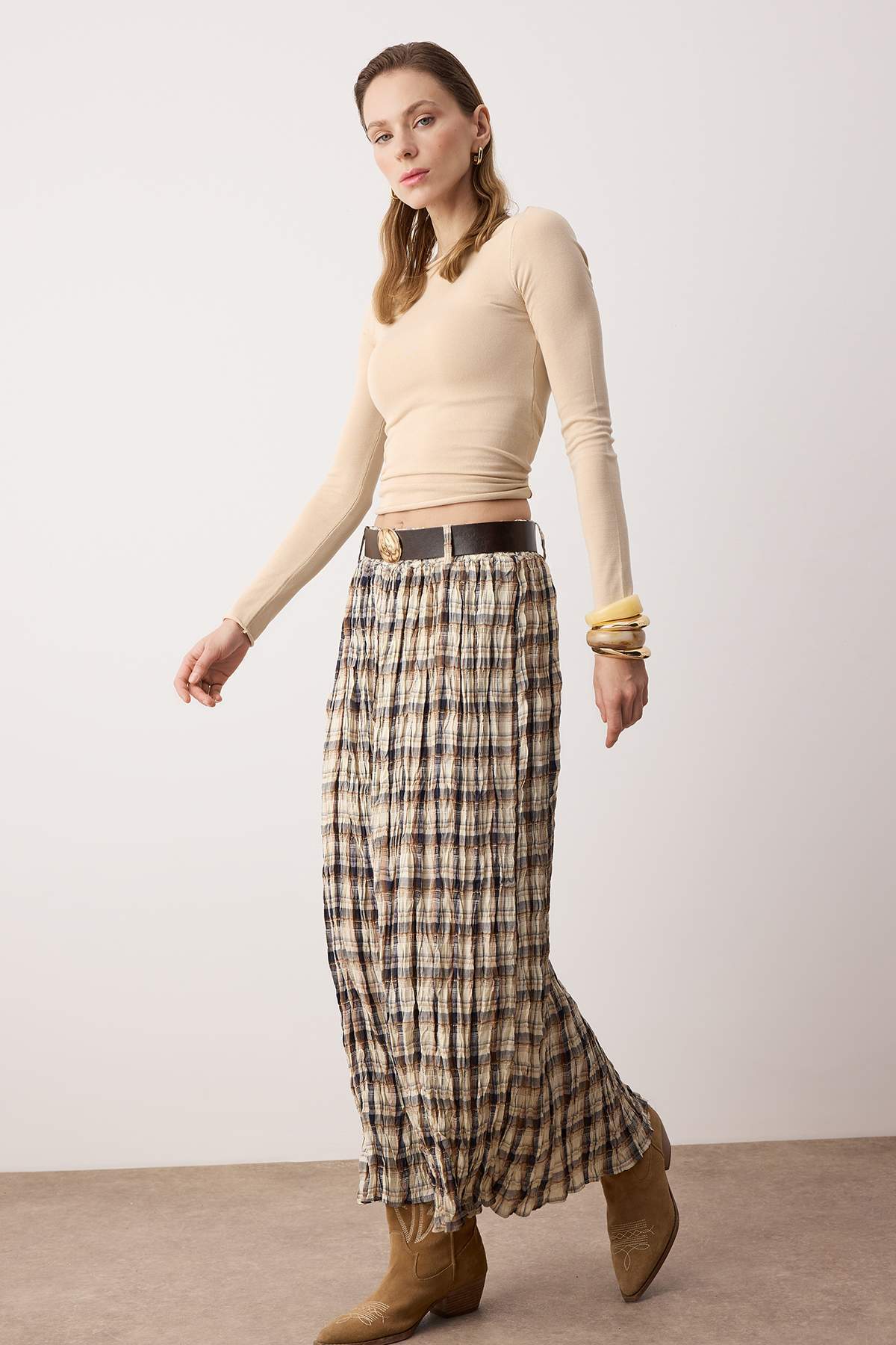 Trendyolmilla  Çok Renkli Ekoseli Kemerli Kırışık Dokuma Uzun Maxi Etek TWOAW26ET00174 - Görsel 4