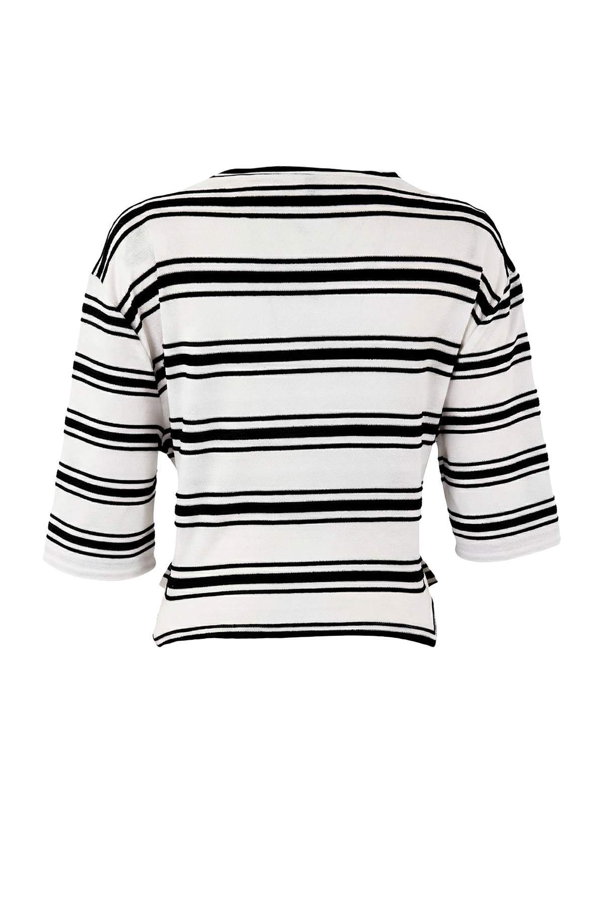 Trendyolmilla  Limited Edition Ekru Çizgili Relaxed Düşük Kol Truvakar Triko görünümlü Örme Bluz TWOSS26BZ00204 - Görsel 6