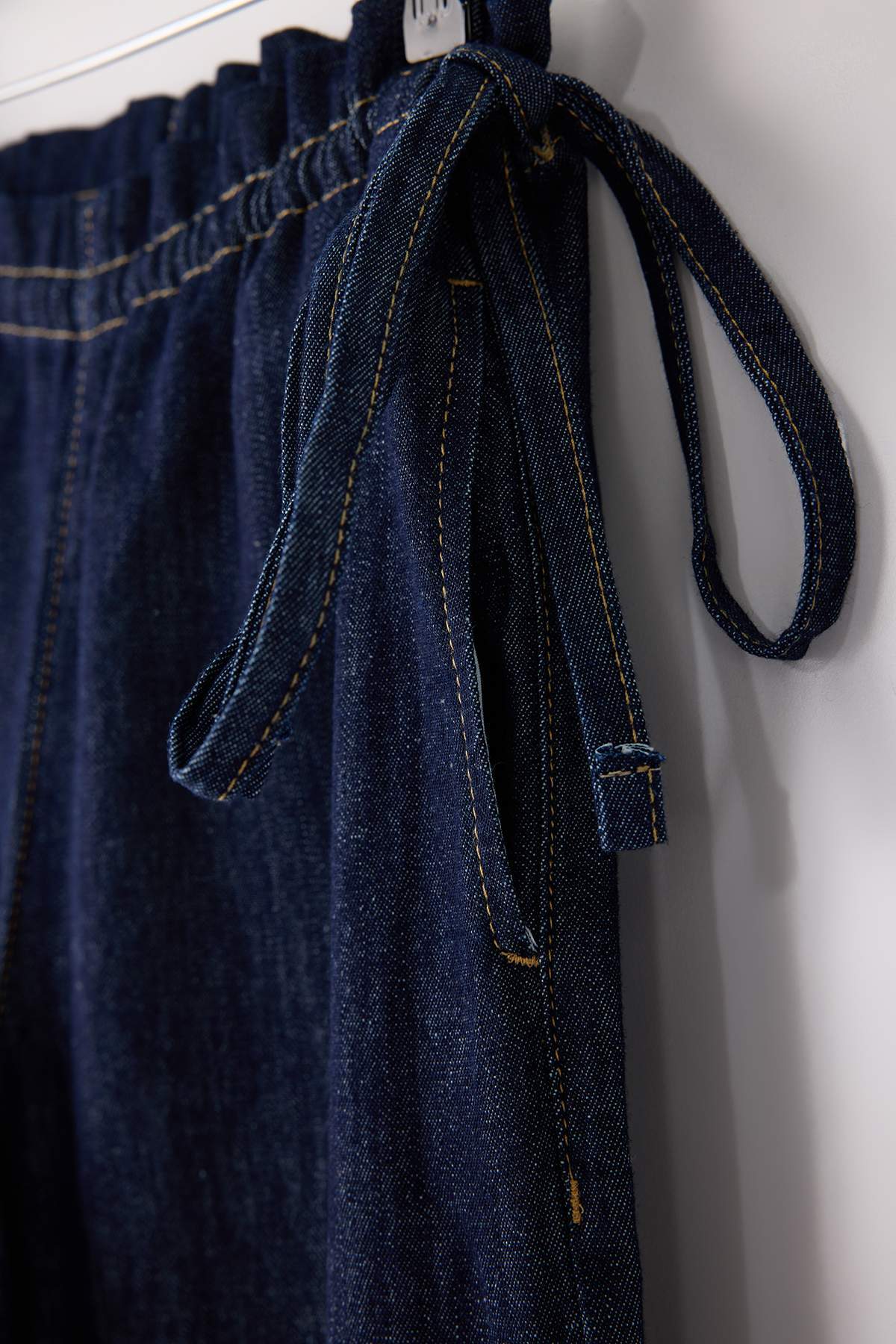 Trendyolmilla  Koyu Mavi DÖKÜMLÜ Bel Detaylı Yüksek Bel %100 Pamuk Wide Leg Jeans TWOSS26JE00060 - Görsel 6