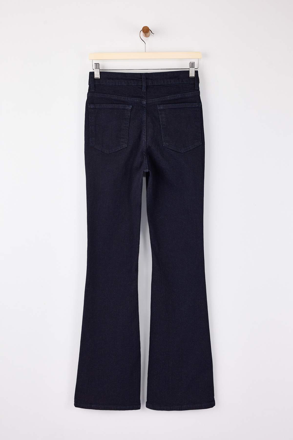 Trendyolmilla  Koyu Mavi Raw Yüksek Bel Orta Esnek Flare Uzun Boy Jeans TWOSS26JE00105 - Görsel 10