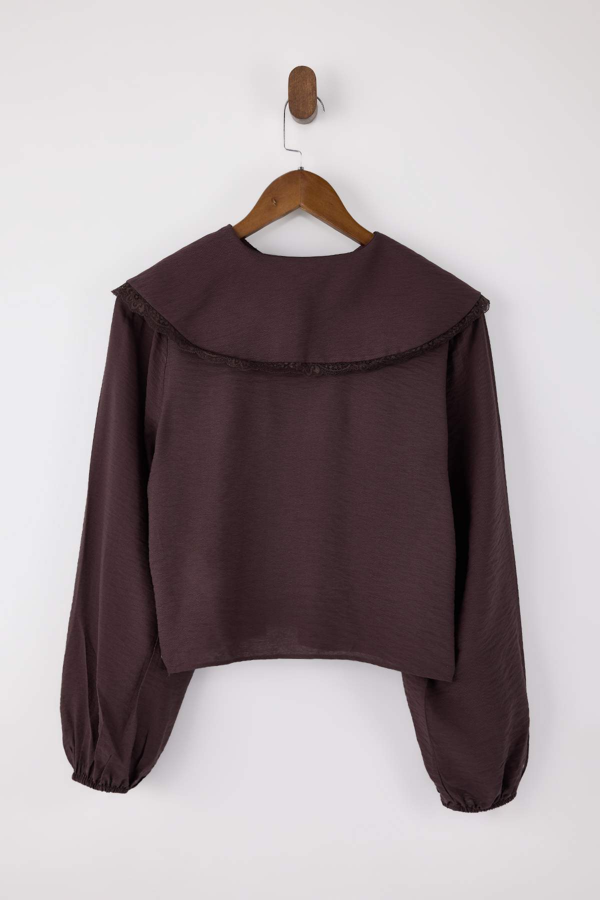 Trendyolmilla  Koyu Kahverengi Bebe Yaka Dantel Garnili Yumuşak Tuşeli Gömlek TWOSS26GO00012 - Görsel 7