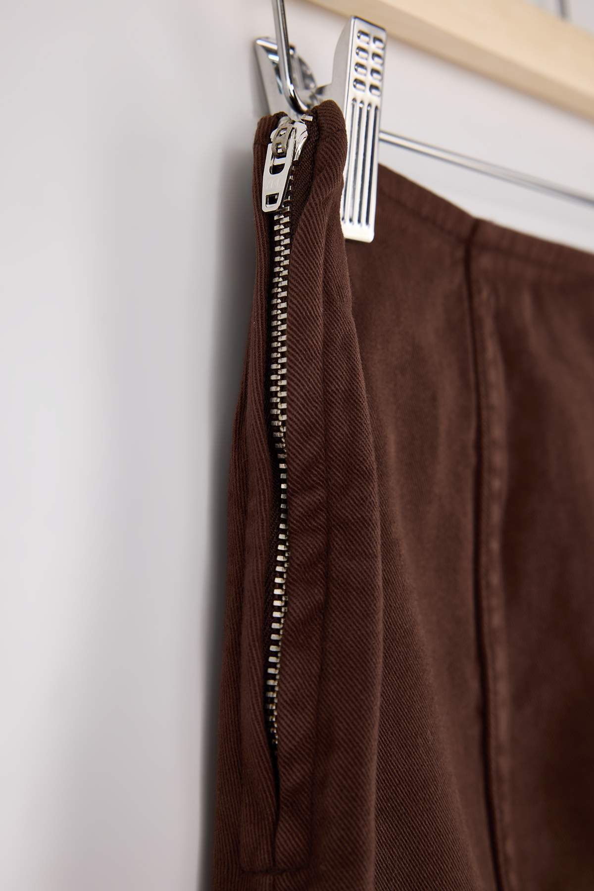 Trendyolmilla  Kahverengi Yırtmaç Detaylı Denim Şort Etek TWOSS26SR00004 - Görsel 8