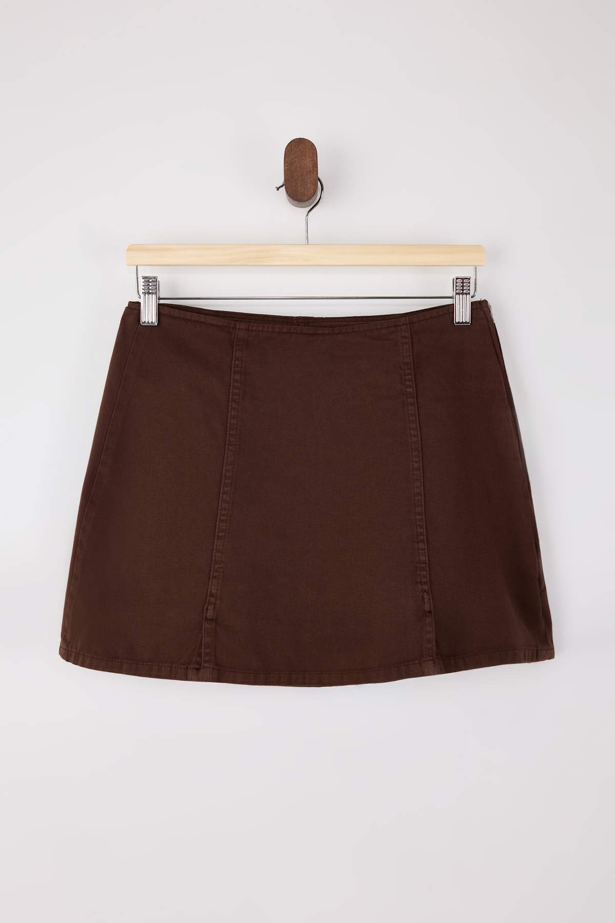 Trendyolmilla  Kahverengi Yırtmaç Detaylı Denim Şort Etek TWOSS26SR00004 - Görsel 5