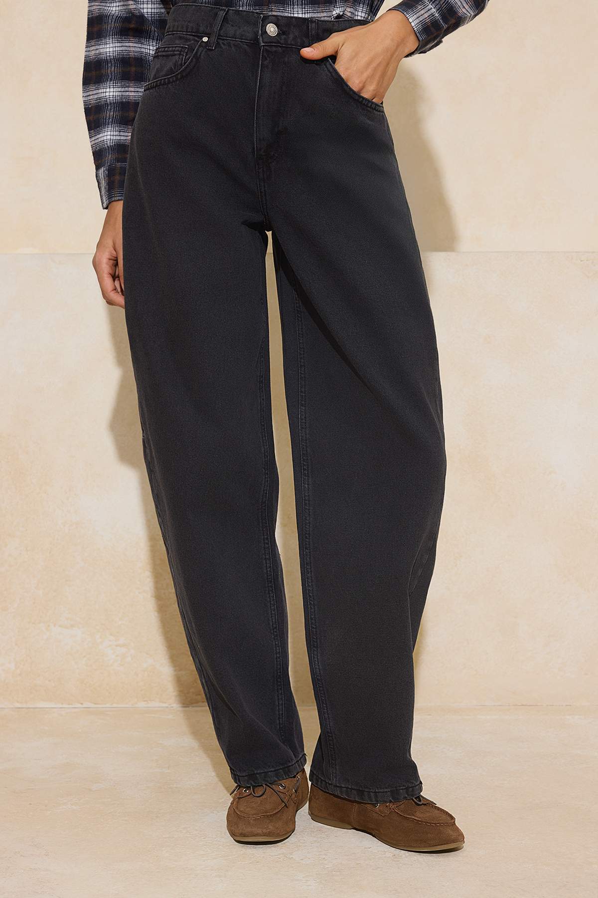 Trendyolmilla  Siyah More Sustainable Dikiş Detaylı Düşük Bel Loose Baggy %100 Pamuk Jeans TWOAW25JE00328 - Görsel 3