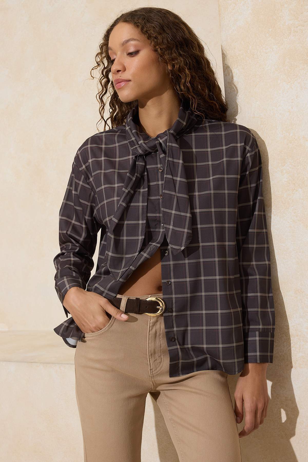 Trendyolmilla  Çok Renkli-Kahverengi Ekose Fular Detaylı Oversize/Geniş Kalıp Gömlek TWOSS26GO00009